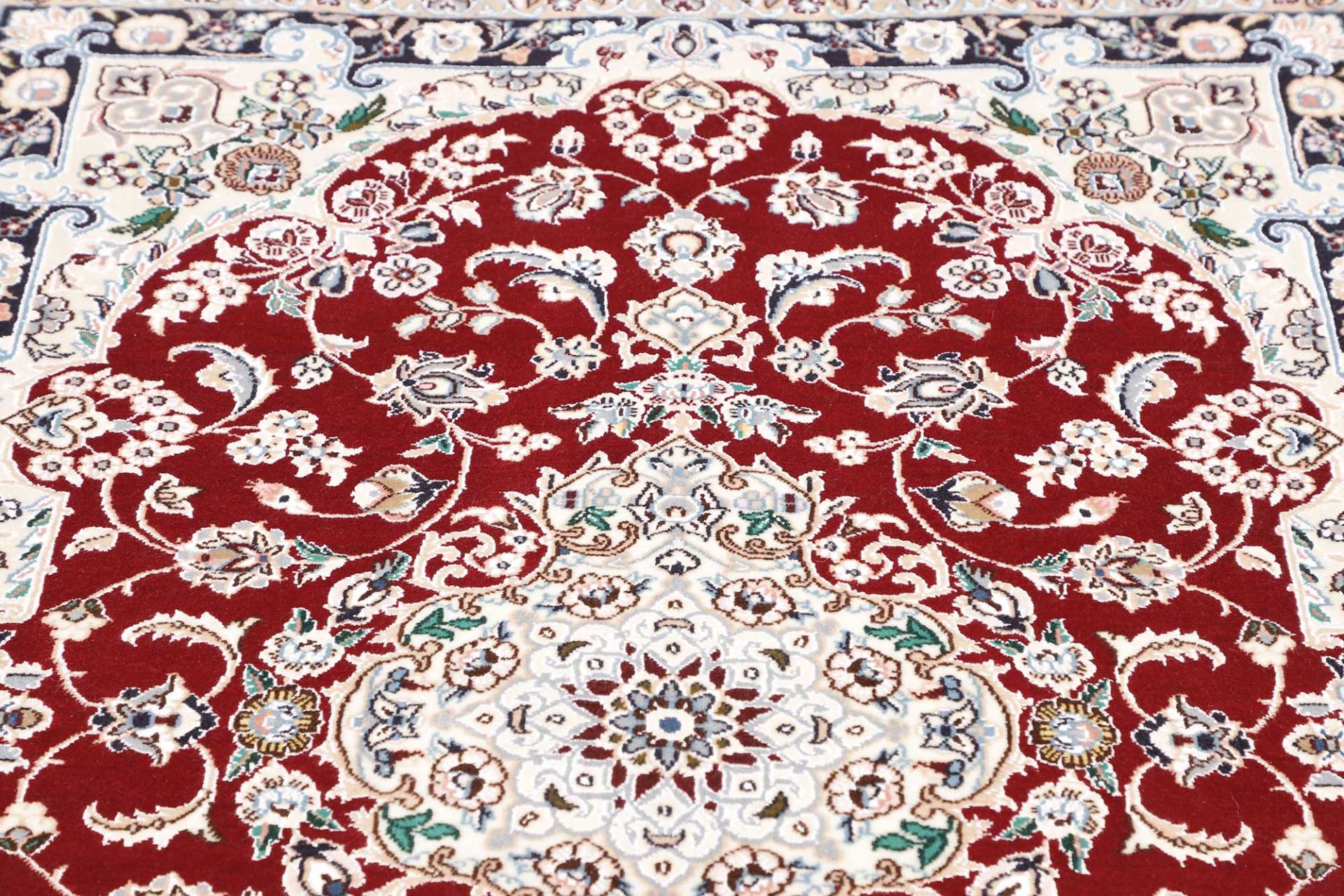Nain Perserteppich 108 × 153 cm aus Wolle, handgeknüpft