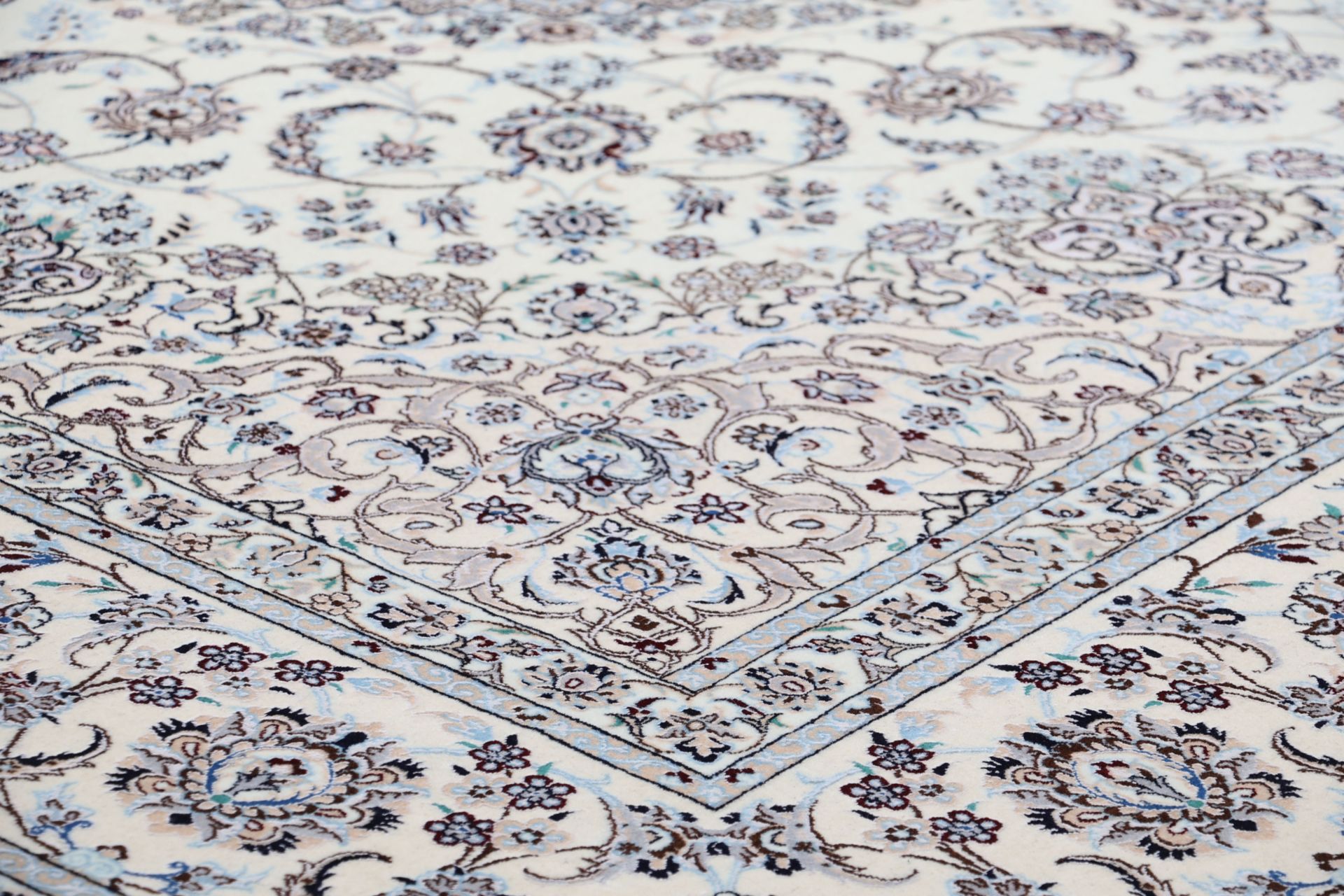 Handgeknüpfter Nain Perserteppich, 252 × 262 cm, Wolle & Seide