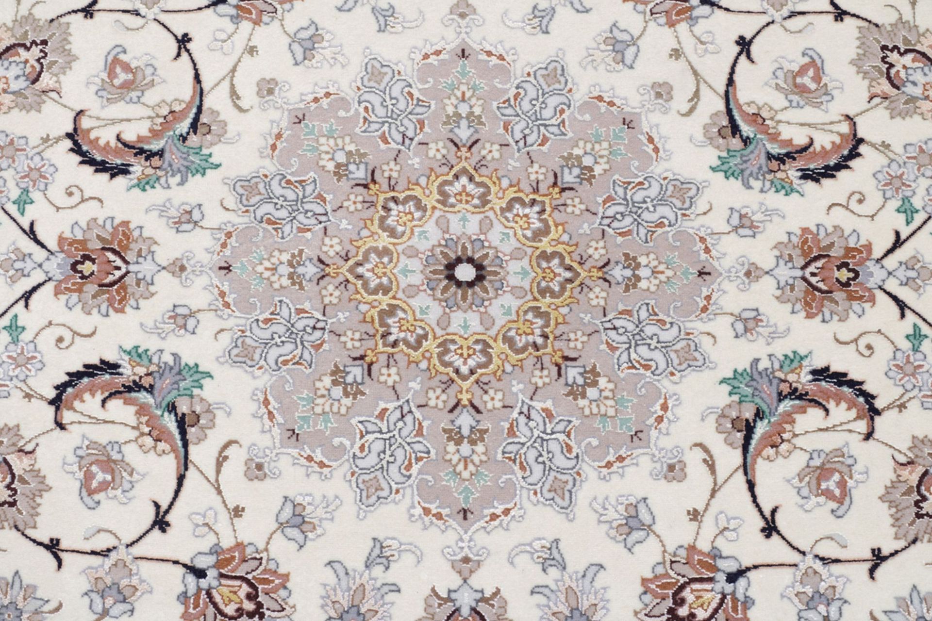 Handgeknüpfter Isfahan Perserteppich, 110 × 168 cm, Wolle & Seide