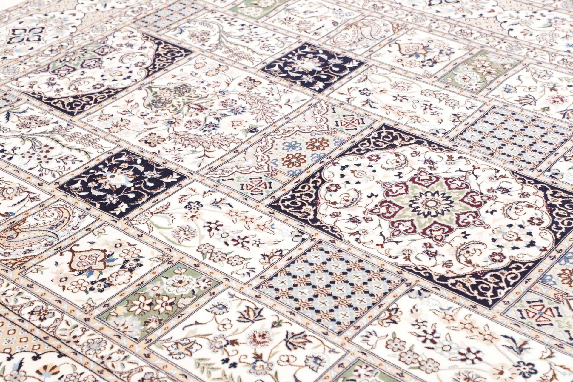 Nain Perserteppich aus Iran, 207 × 294 cm