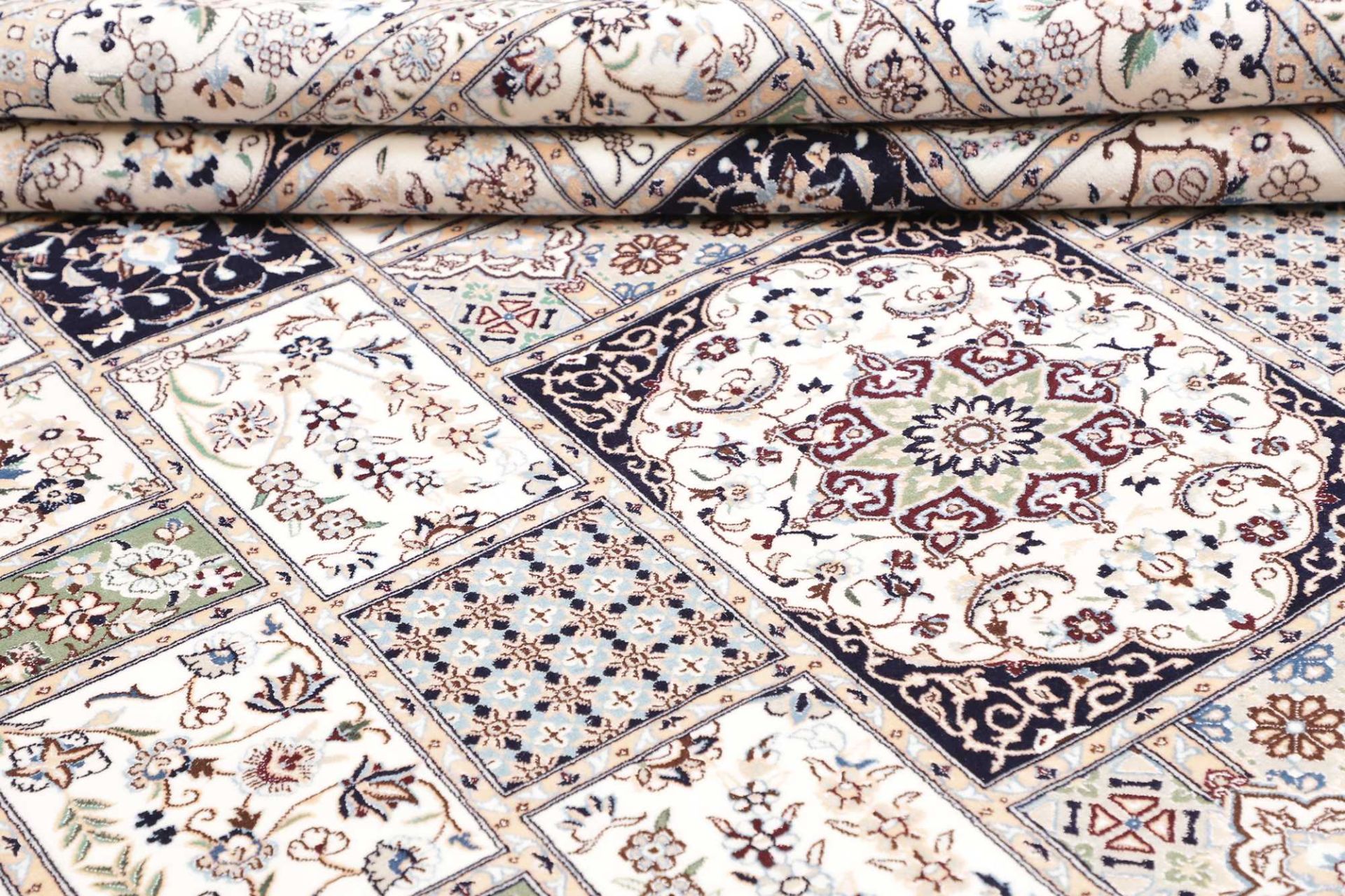 Nain Perserteppich aus Iran, 207 × 294 cm
