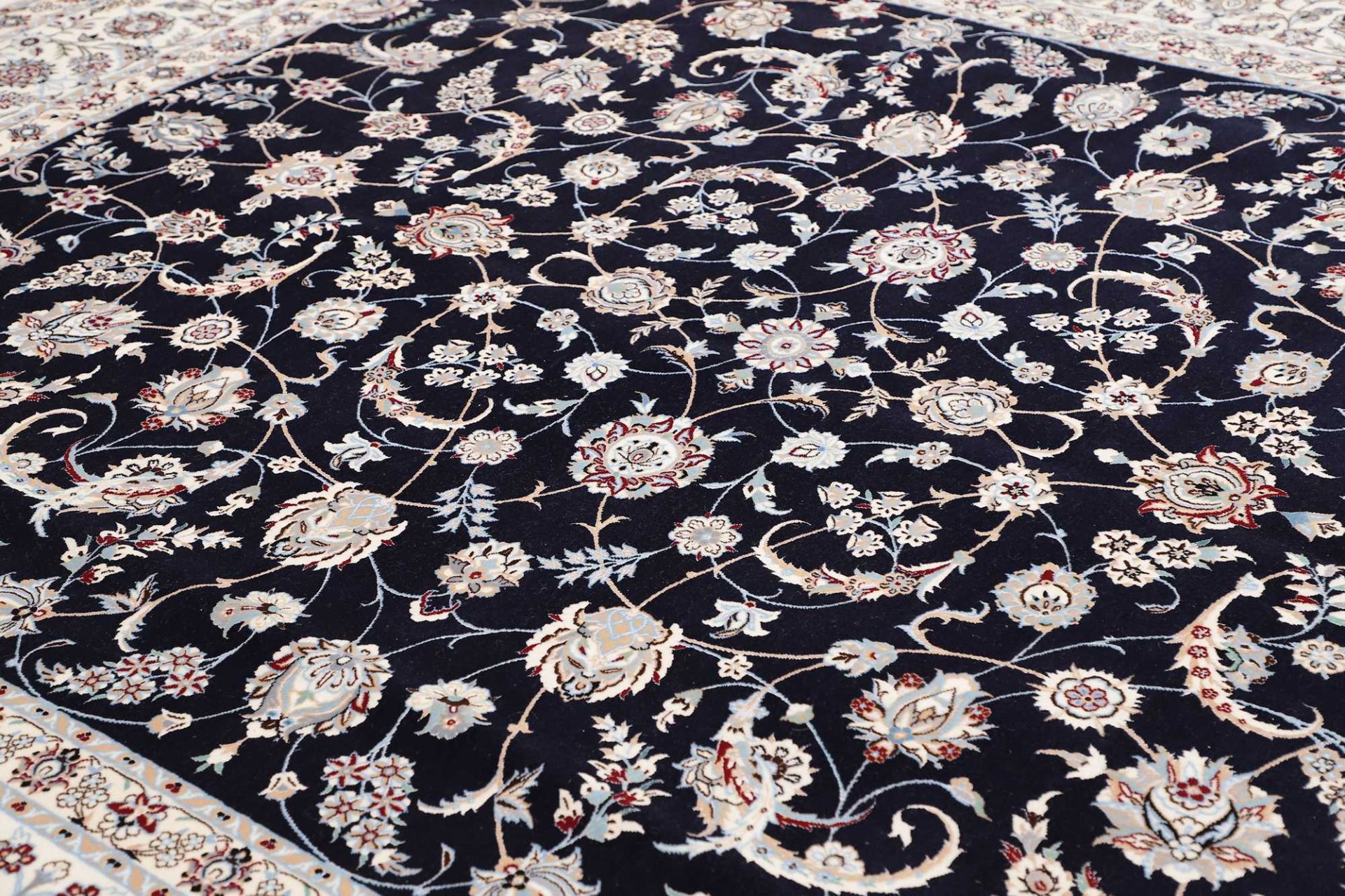 Handgeknüpfter Nain Perserteppich 254 × 305 cm
