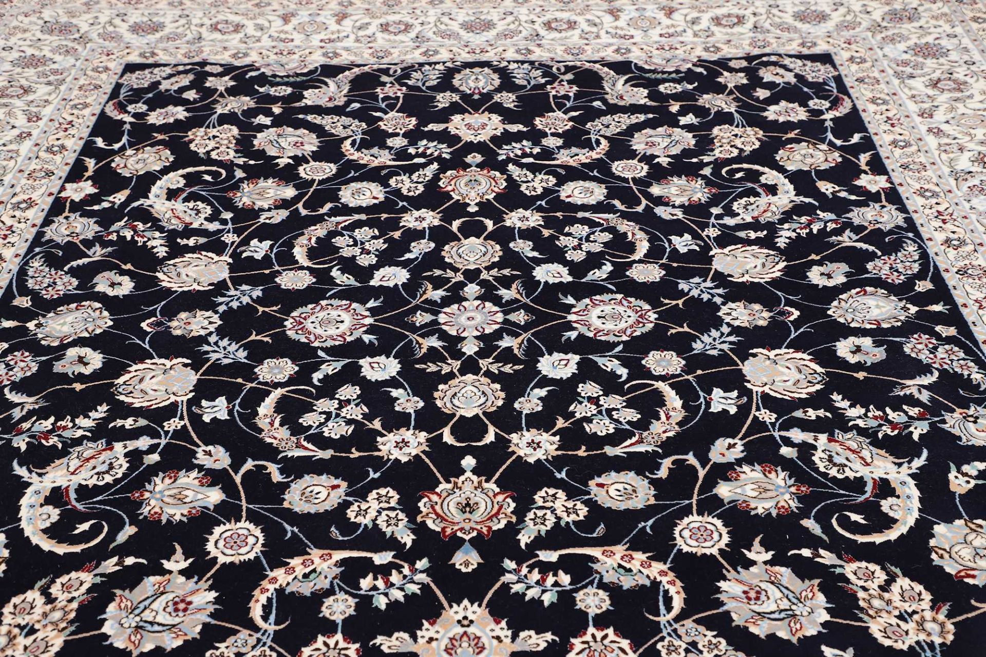Handgeknüpfter Nain Perserteppich 254 × 305 cm