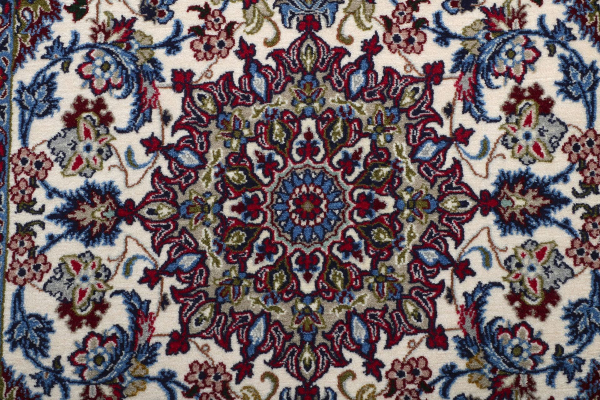 Isfahan Perserteppich aus Iran, 68 × 109 cm