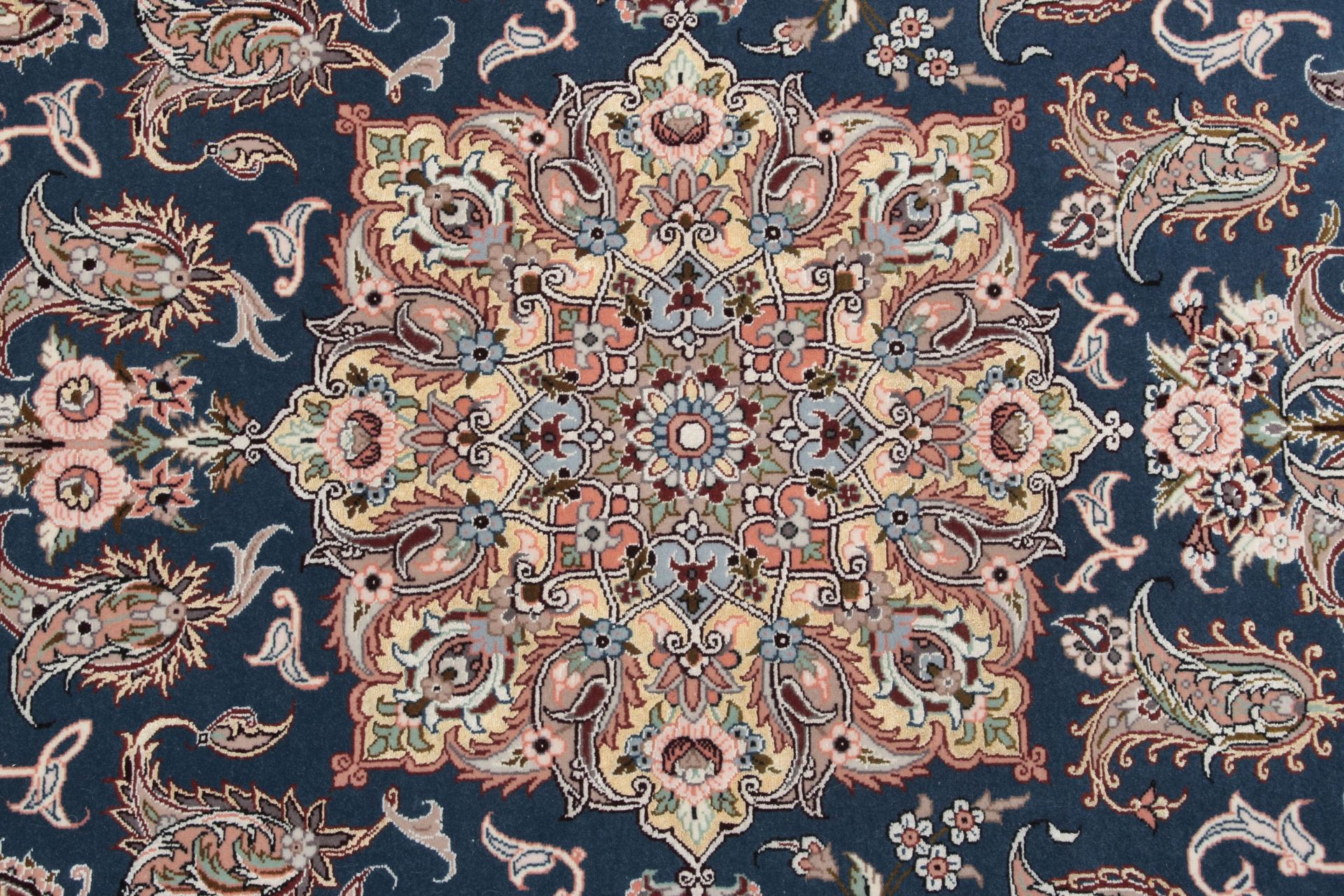 Isfahan Perserteppich 132 × 198 cm aus Wolle & Seide, handgeknüpft