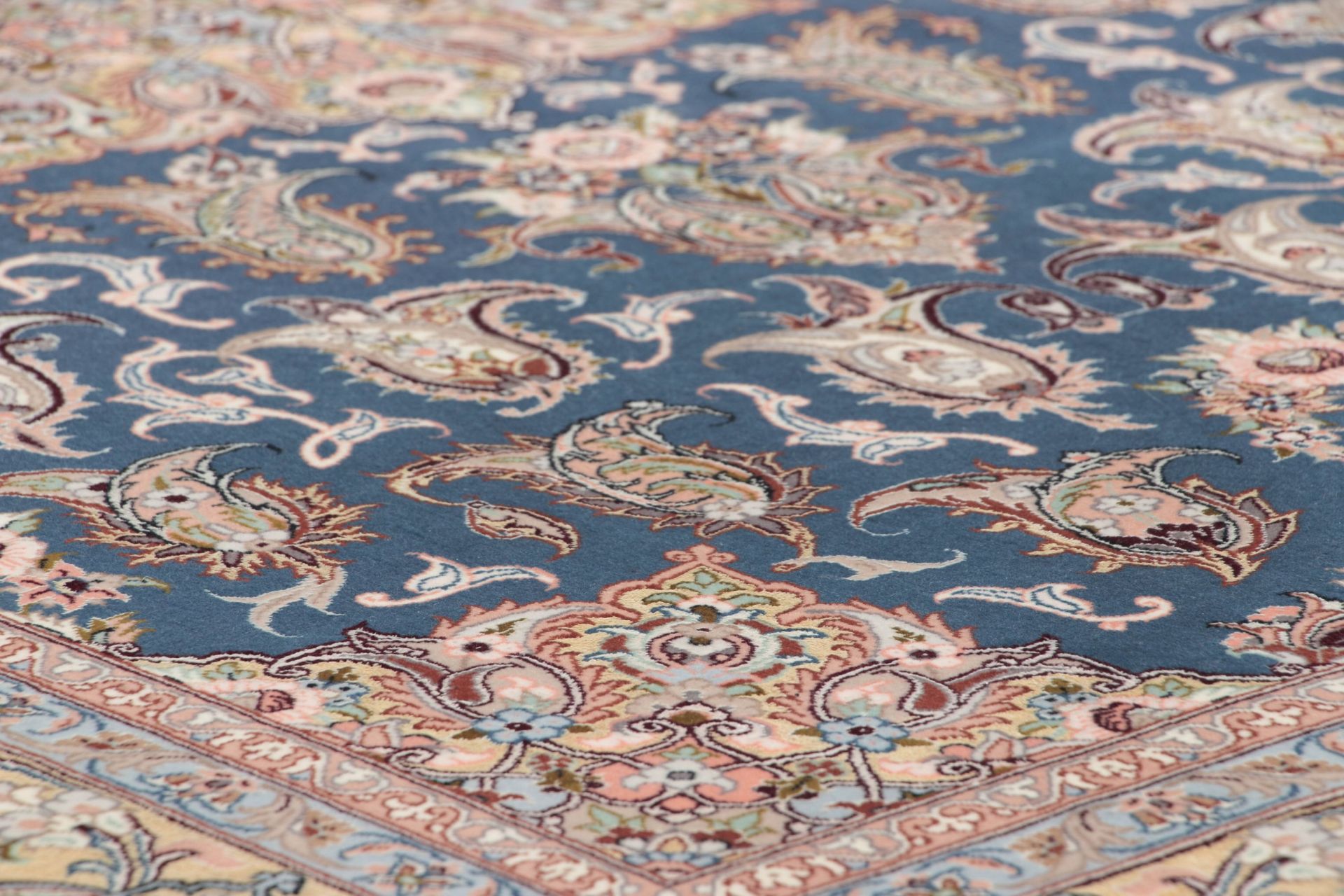 Isfahan Perserteppich 132 × 198 cm aus Wolle & Seide, handgeknüpft
