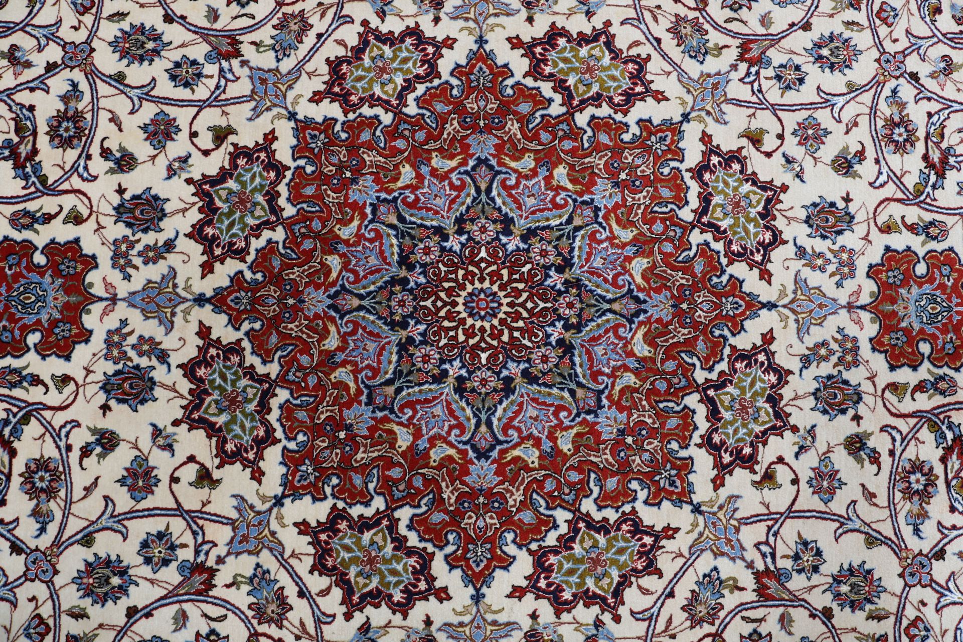 Isfahan Perserteppich aus Iran, 255 × 374 cm