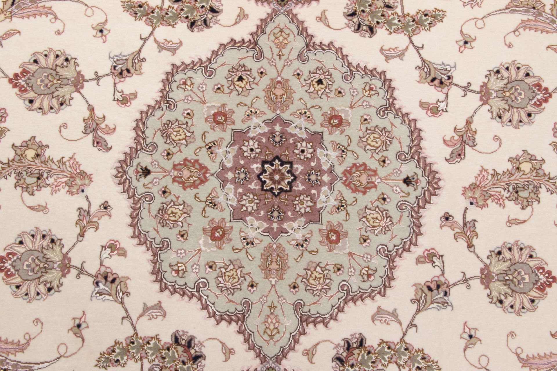 perserteppich-tabriz-170-x-240-cm-schurwolle-seide-handgeknupft-2 Handgeknüpfter Täbriz Perserteppich 170 × 240 cm