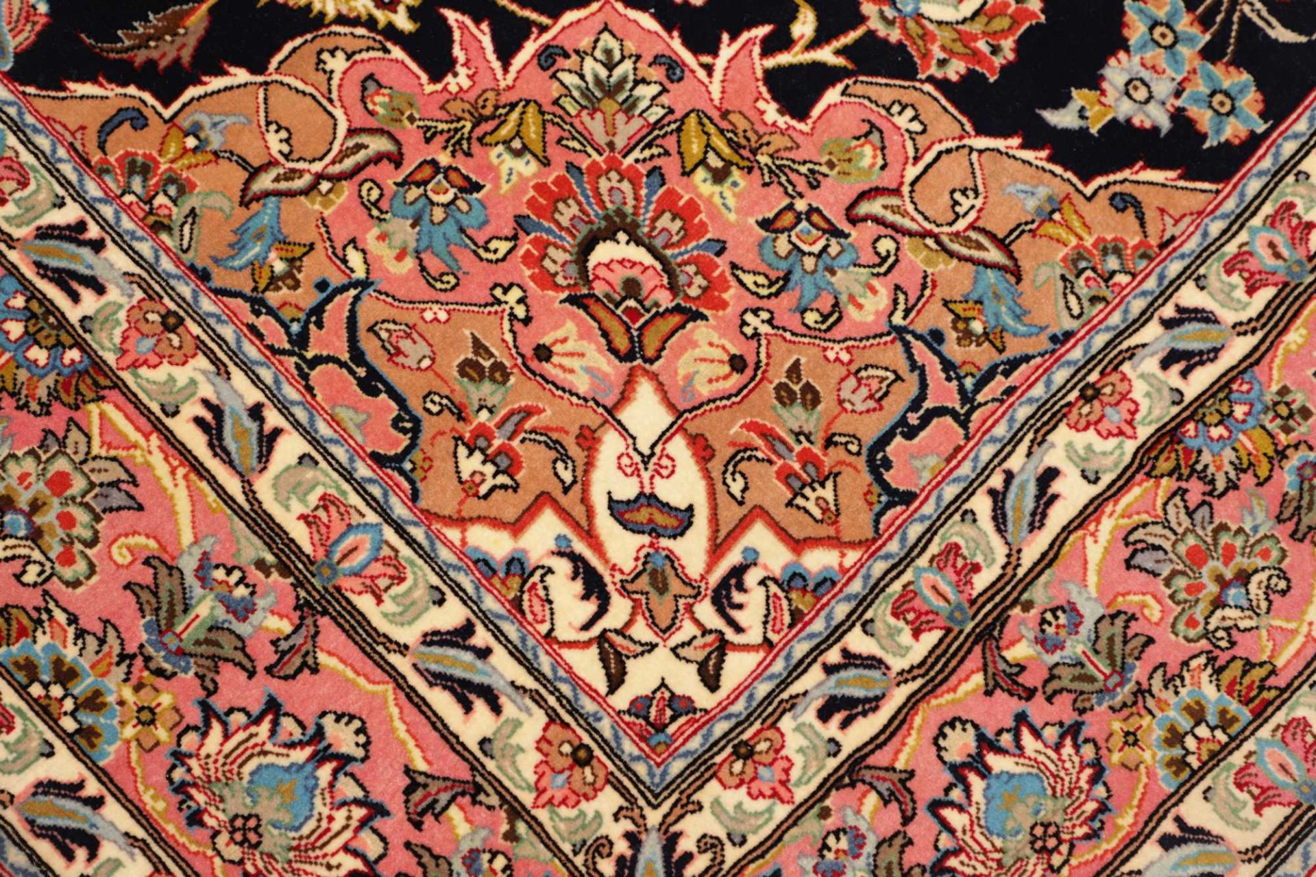 Isfahan Perserteppich aus Iran, 139 × 227 cm