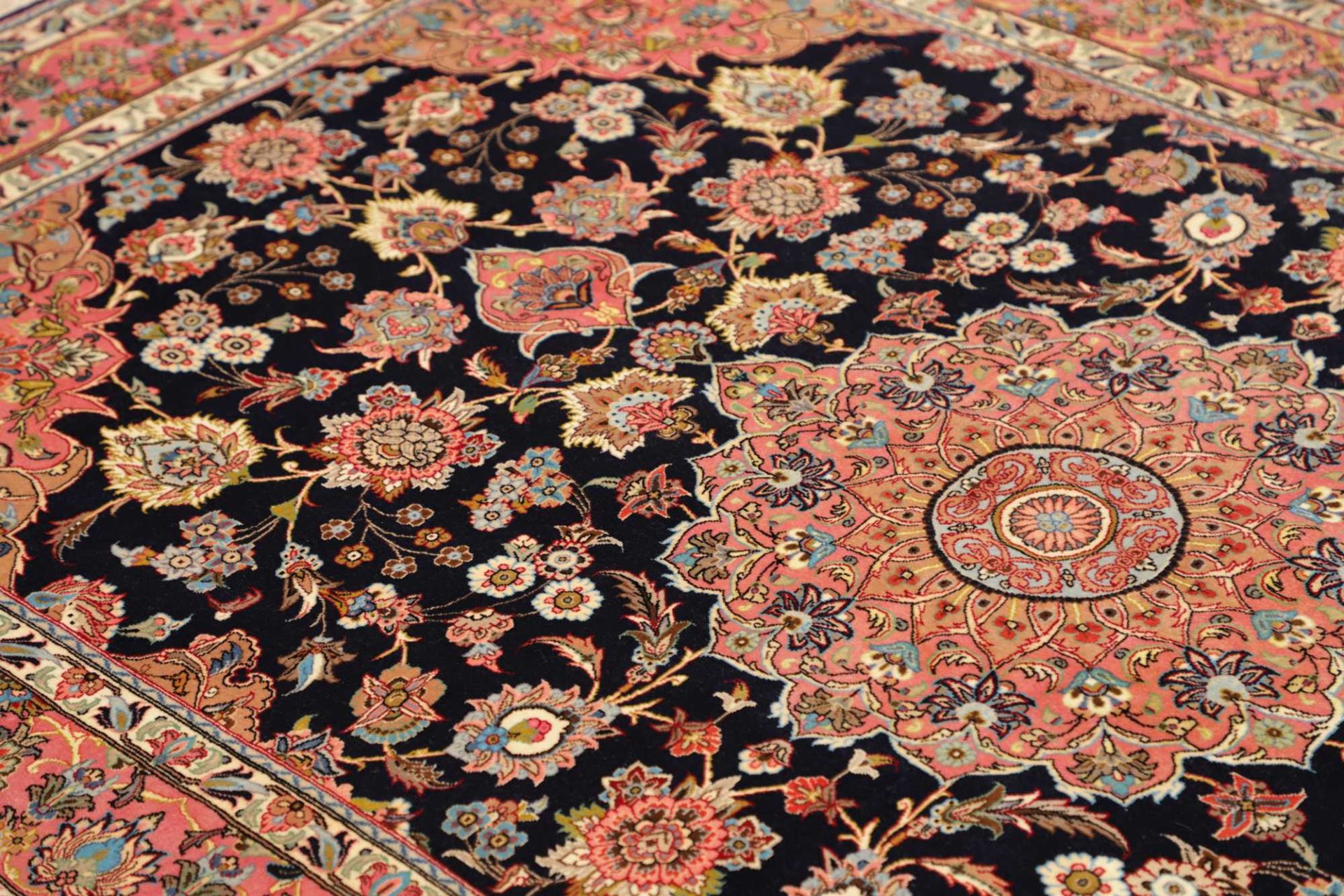 Isfahan Perserteppich aus Iran, 139 × 227 cm