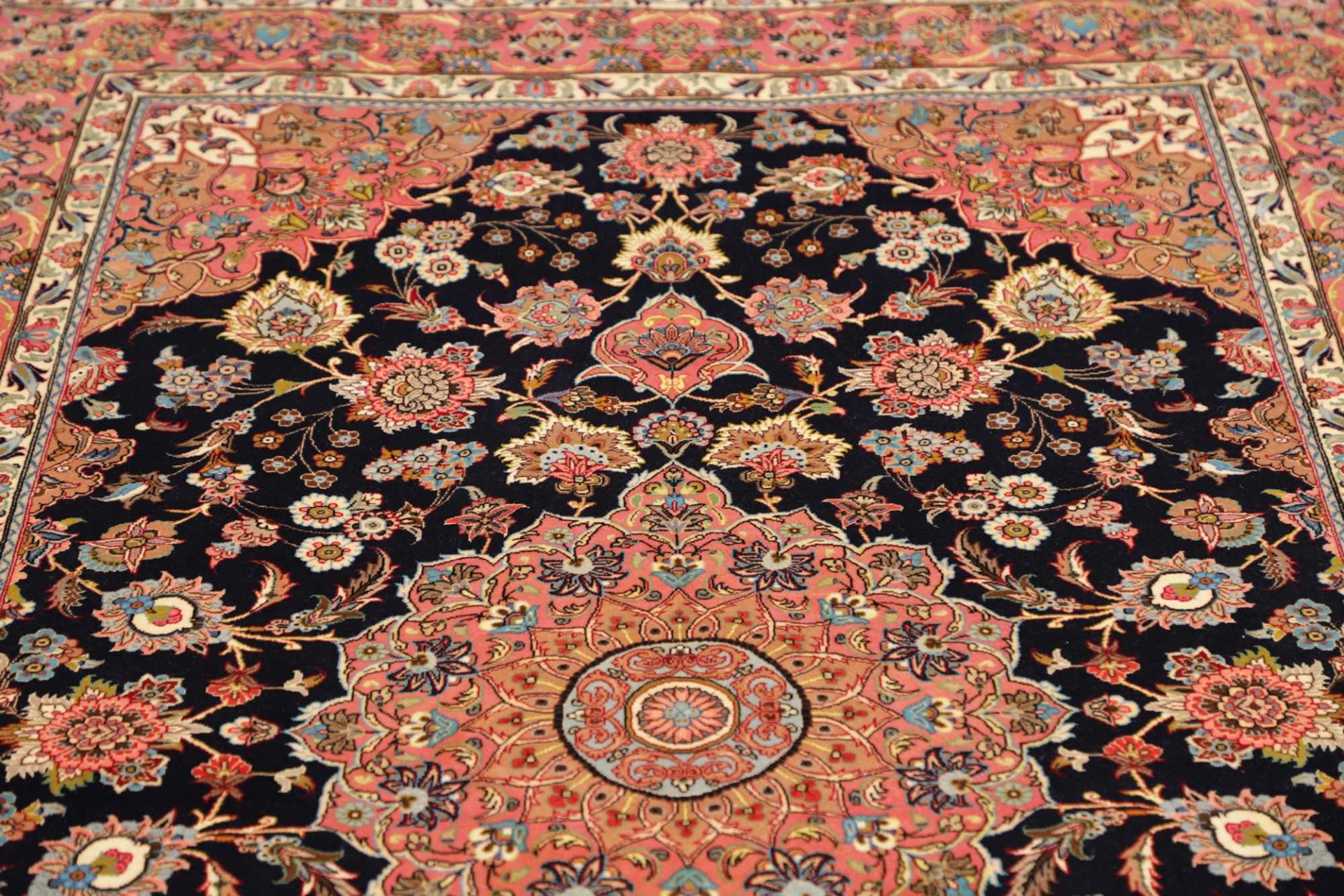 Isfahan Perserteppich aus Iran, 139 × 227 cm