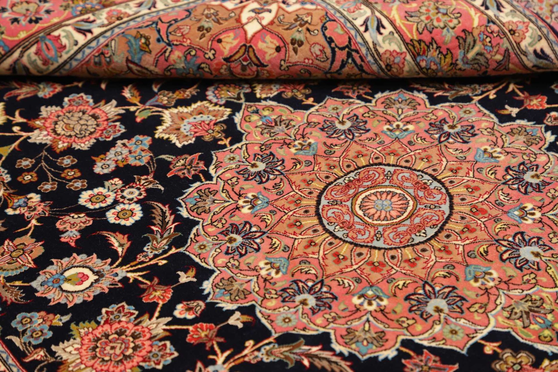 Isfahan Perserteppich aus Iran, 139 × 227 cm