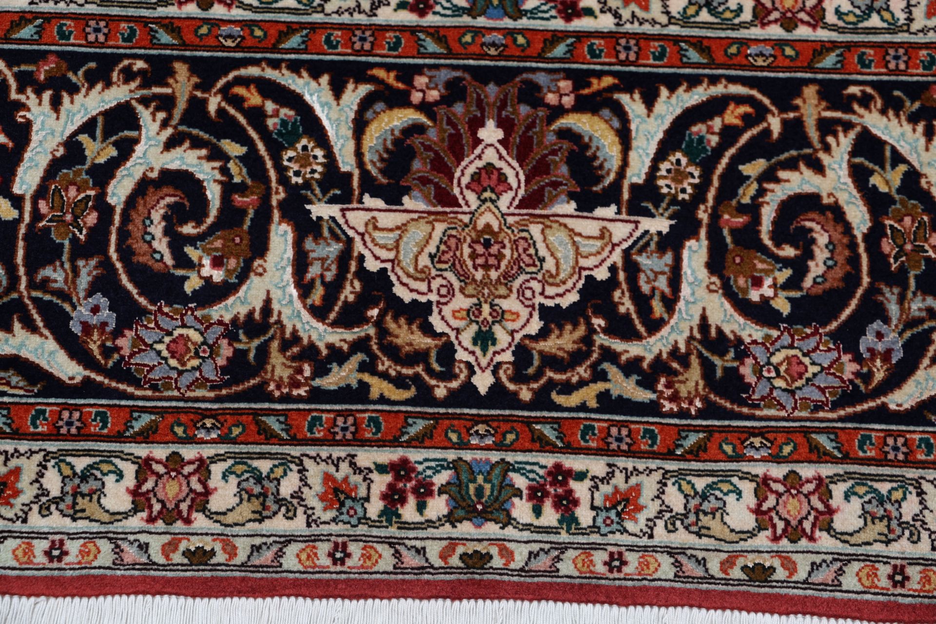 Täbriz Perserteppich 253 × 350 cm aus Wolle & Seide, handgeknüpft