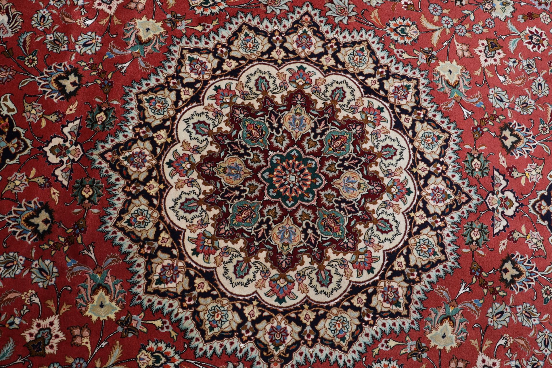 Täbriz Perserteppich 253 × 350 cm aus Wolle & Seide, handgeknüpft