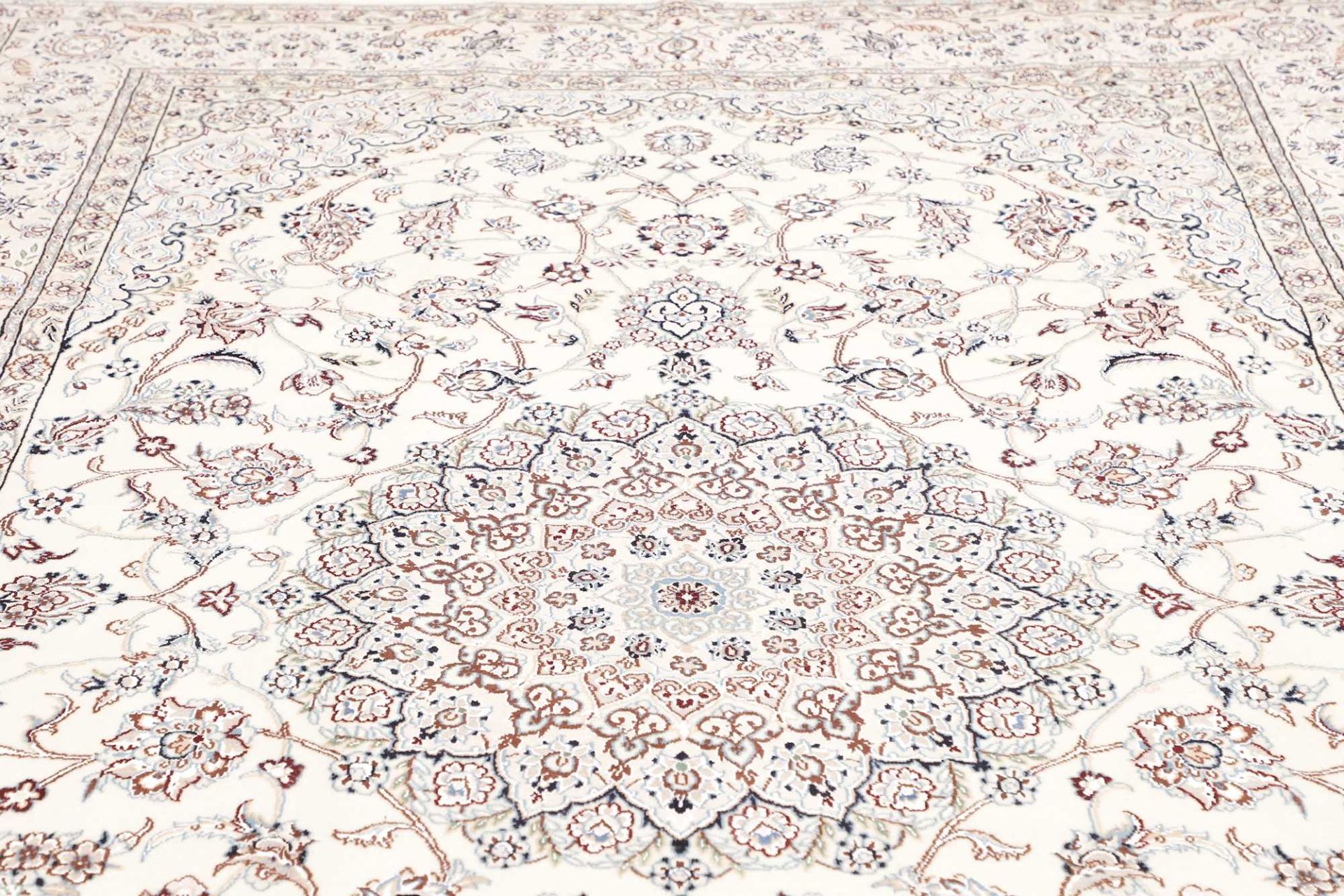 Handgeknüpfter Nain Perserteppich 211 × 331 cm