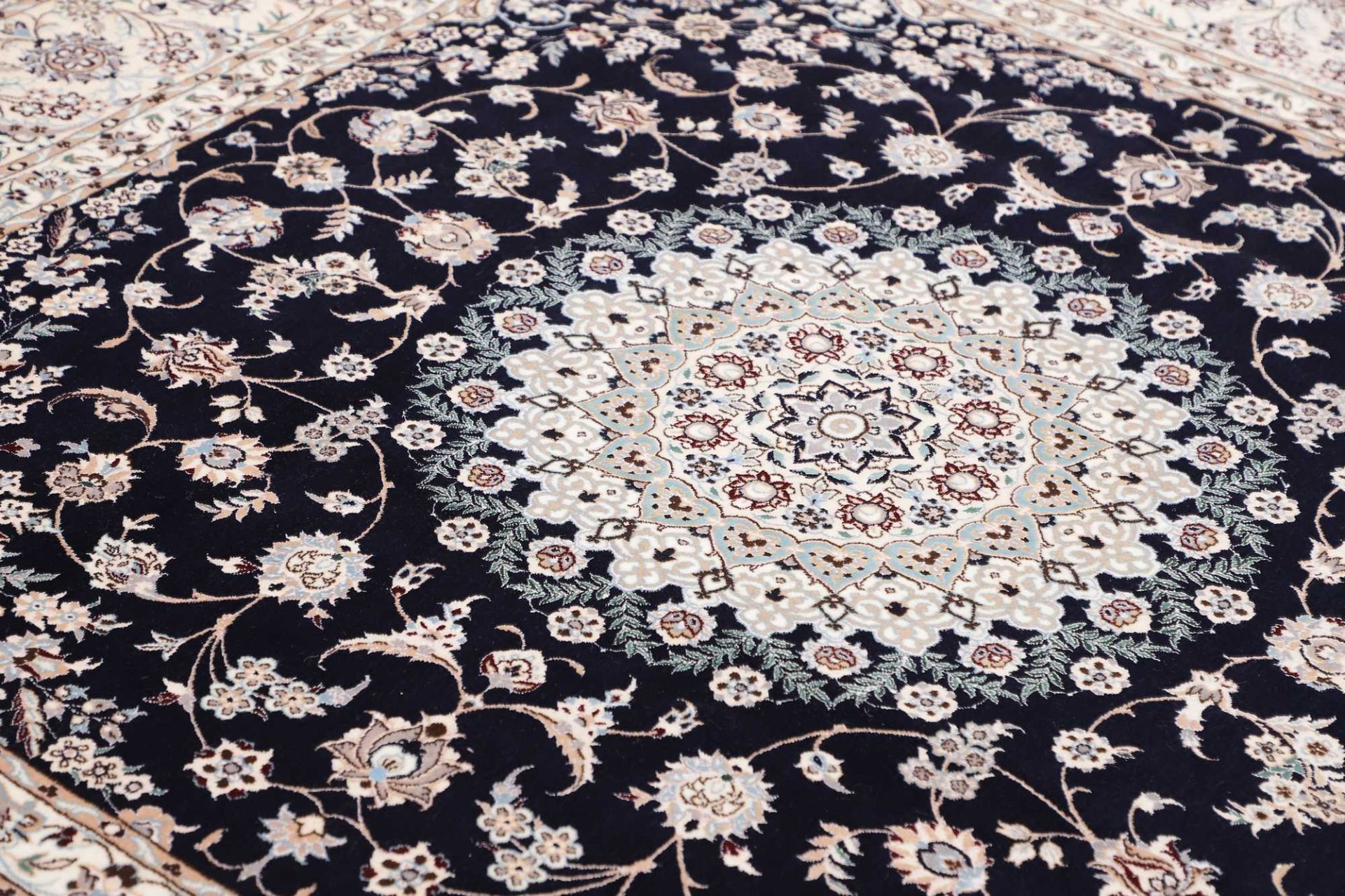 Handgeknüpfter Nain Perserteppich 212 × 207 cm