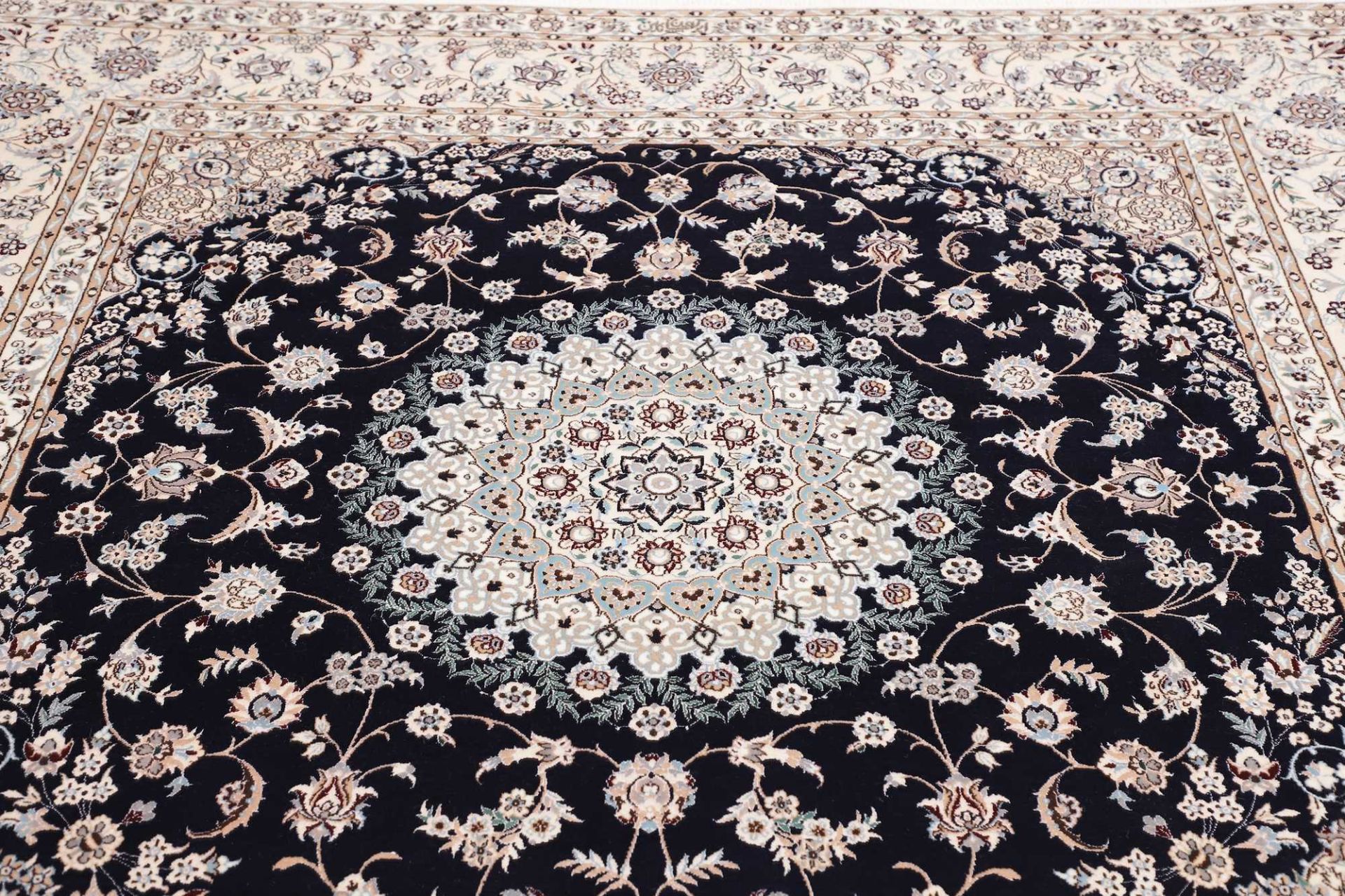 Handgeknüpfter Nain Perserteppich 212 × 207 cm