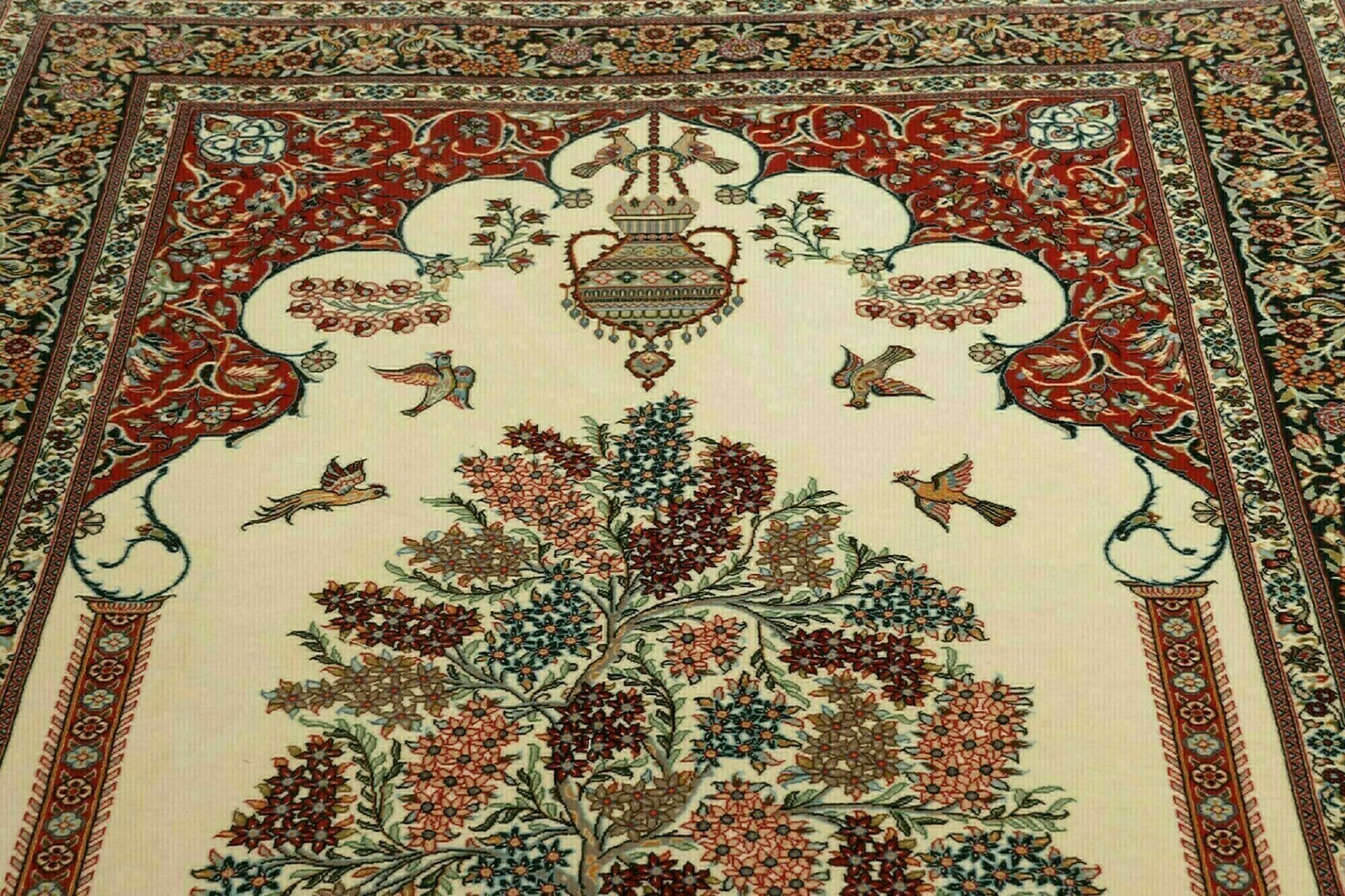 Isfahan Perserteppich 137 × 203 cm aus Wolle & Seide, handgeknüpft