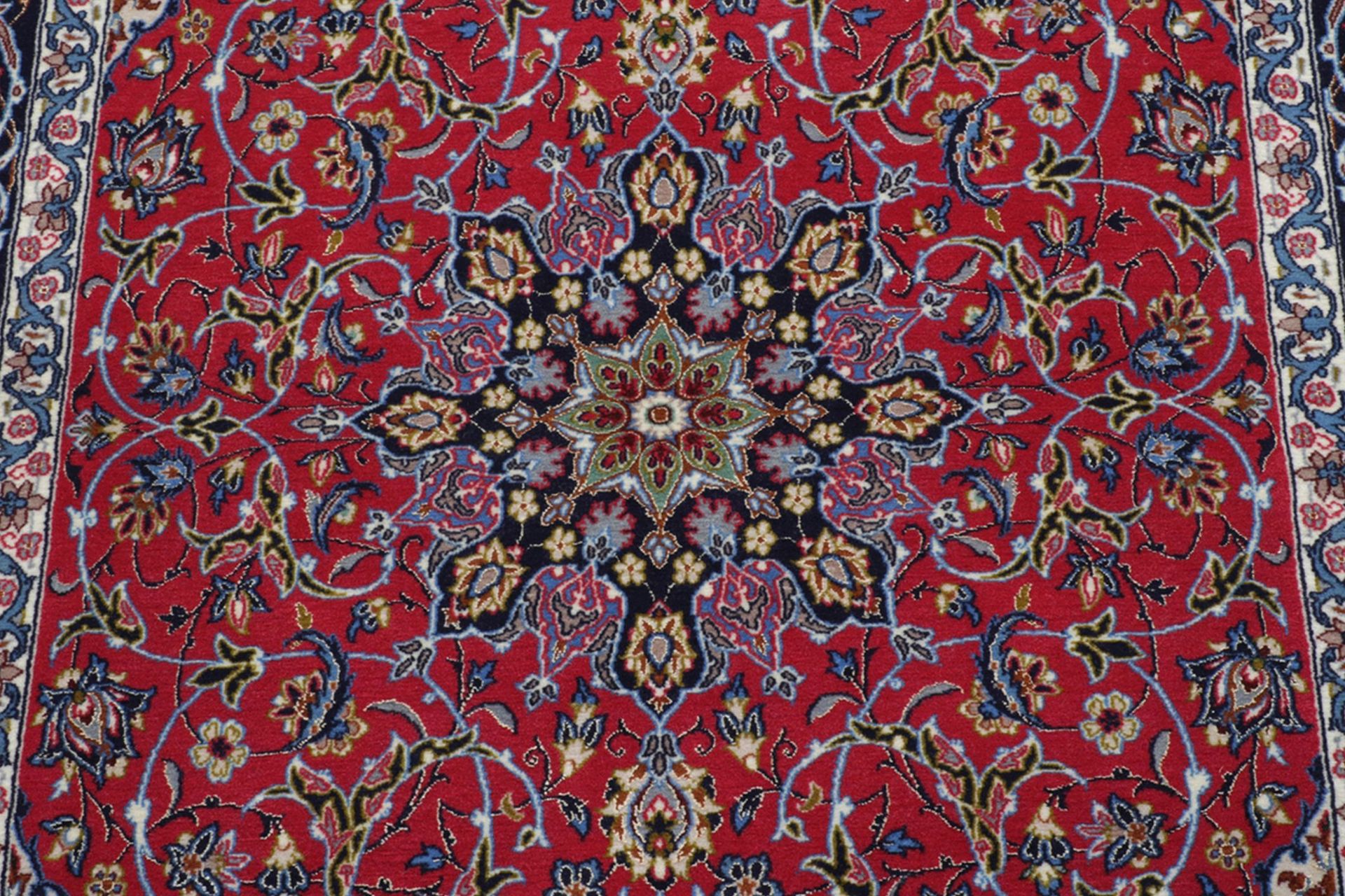 Isfahan Perserteppich 108 × 168 cm aus Wolle & Seide, handgeknüpft