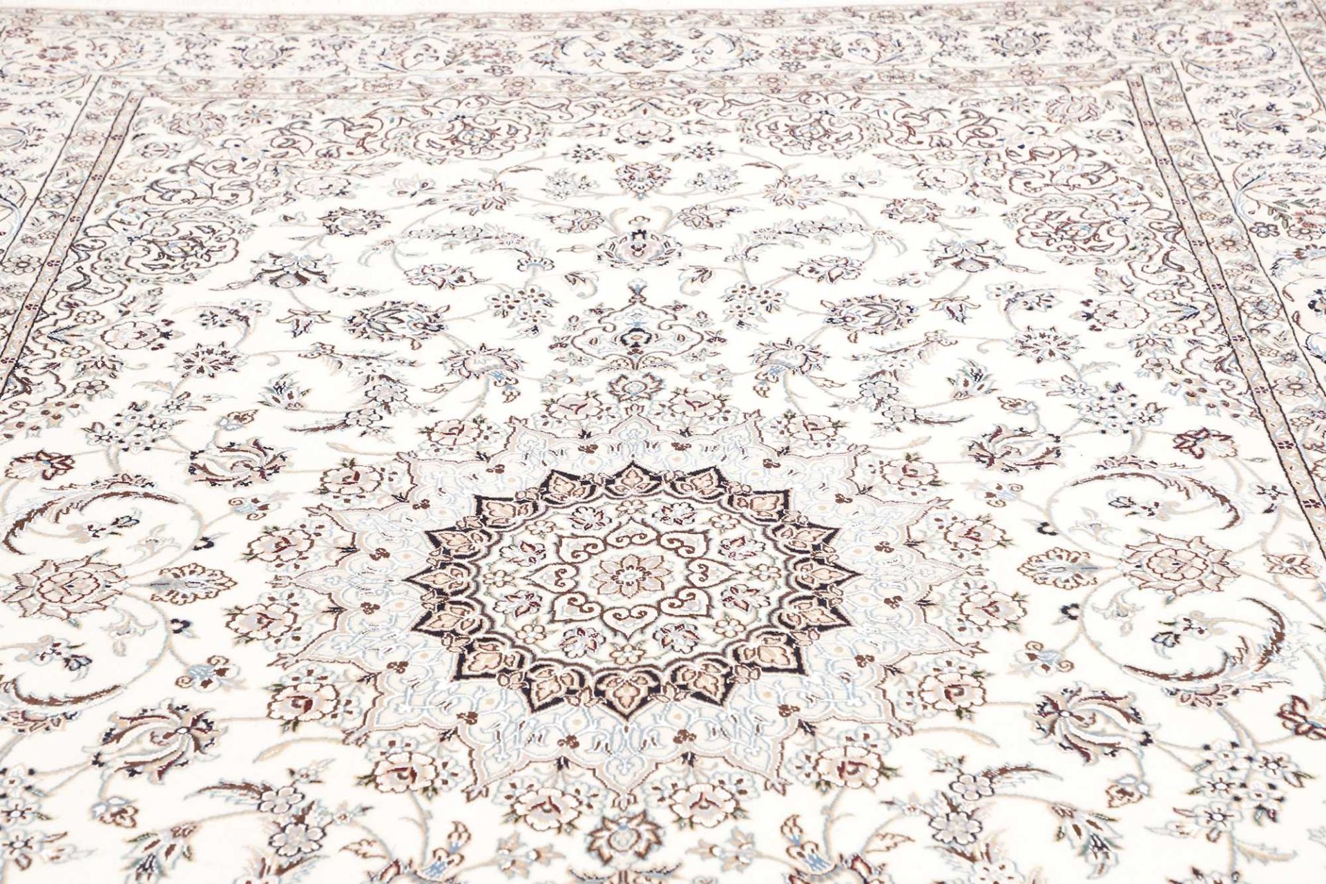 Handgeknüpfter Nain Perserteppich 209 × 309 cm
