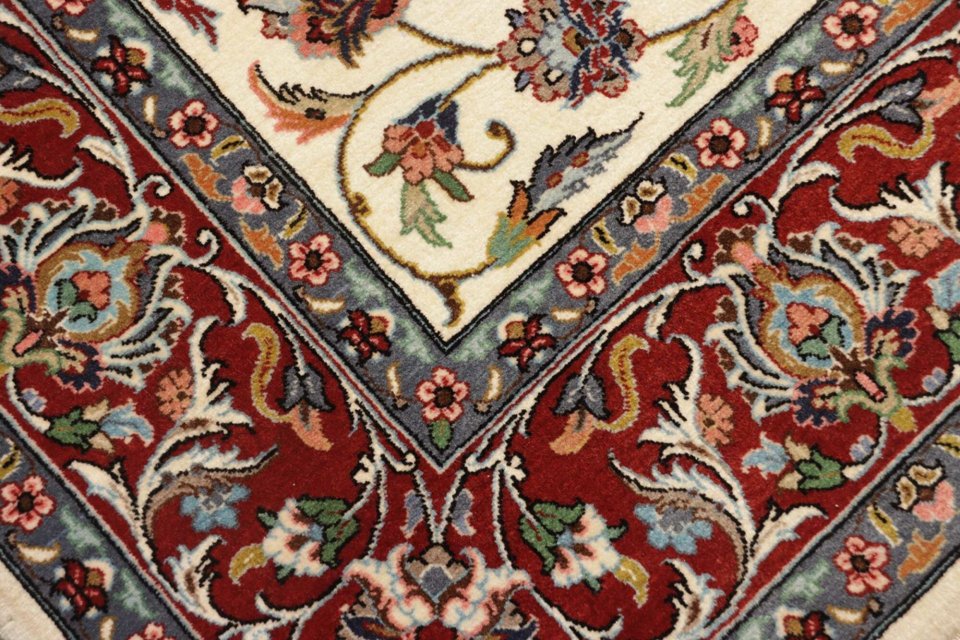 Isfahan Perserteppich aus Iran, 134 × 212 cm