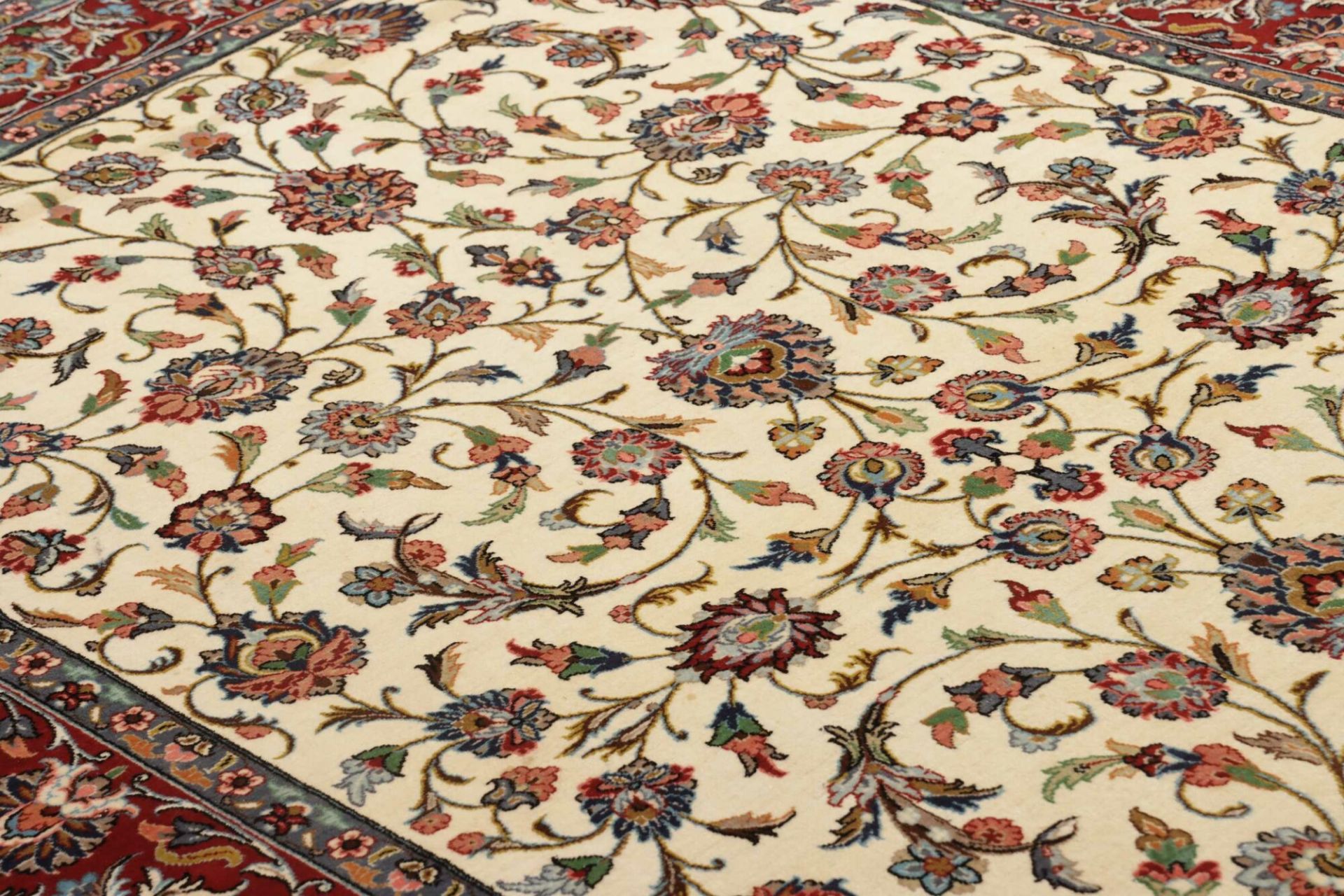 Isfahan Perserteppich aus Iran, 134 × 212 cm