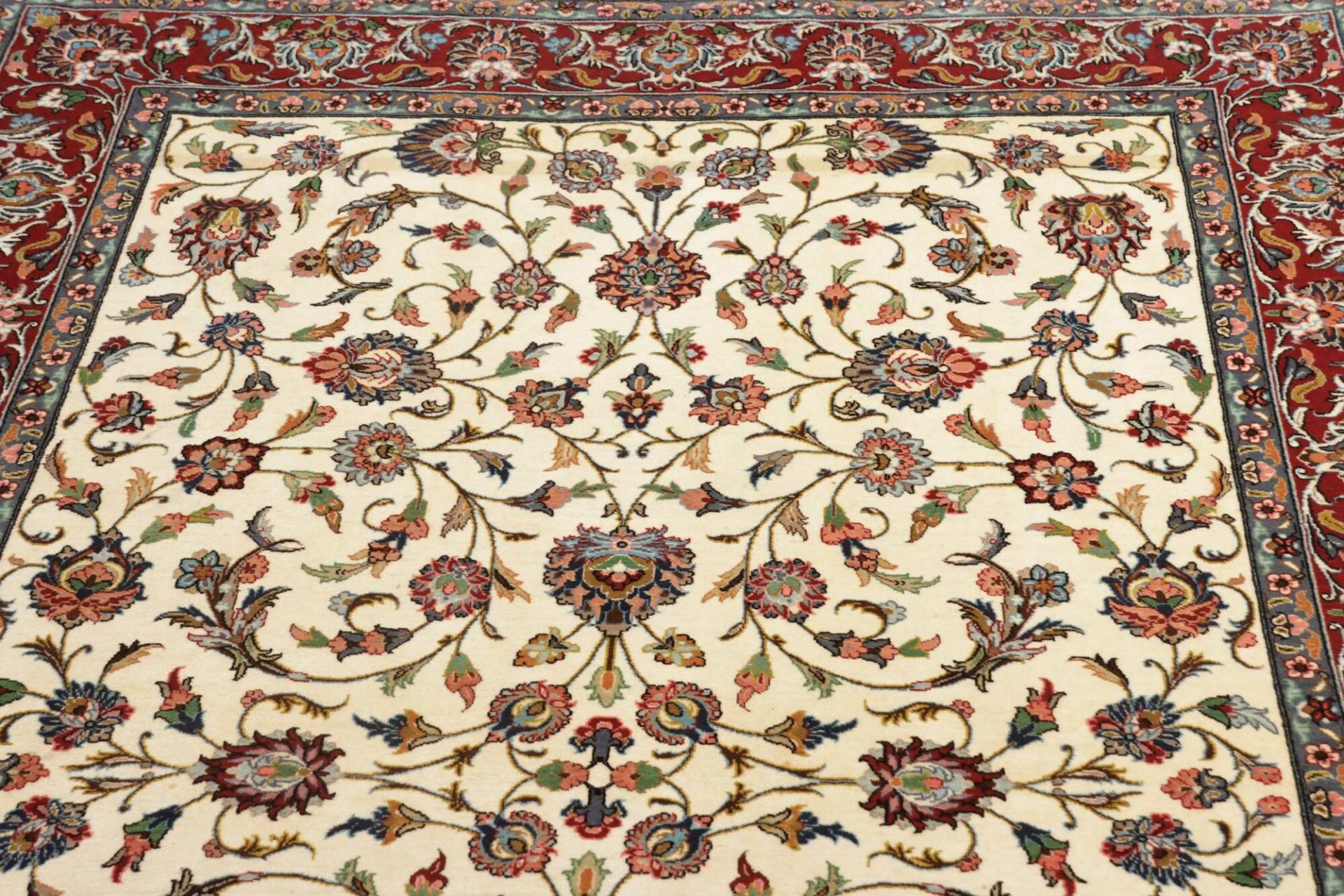 Isfahan Perserteppich aus Iran, 134 × 212 cm