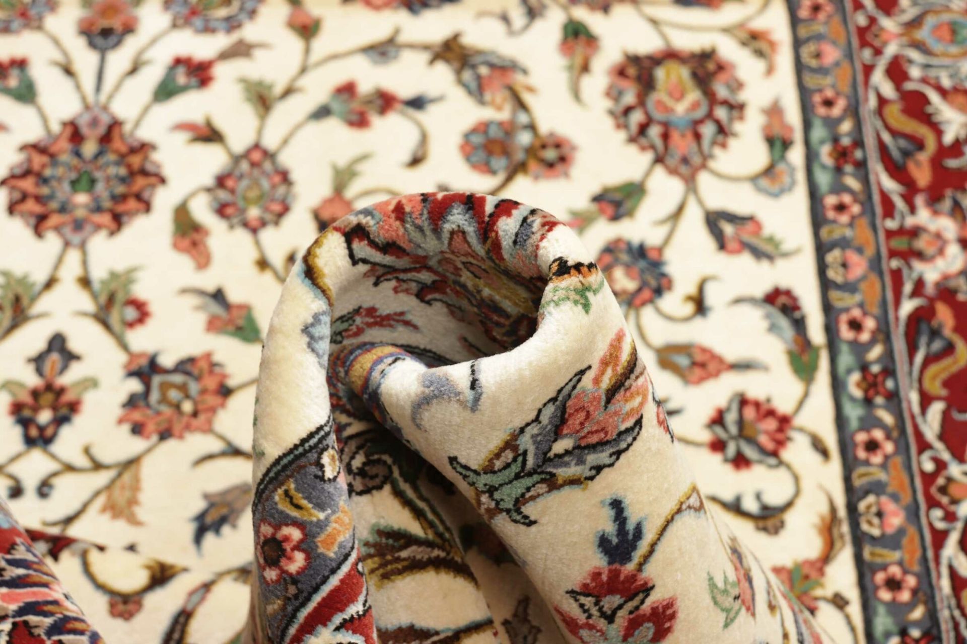 Isfahan Perserteppich aus Iran, 134 × 212 cm