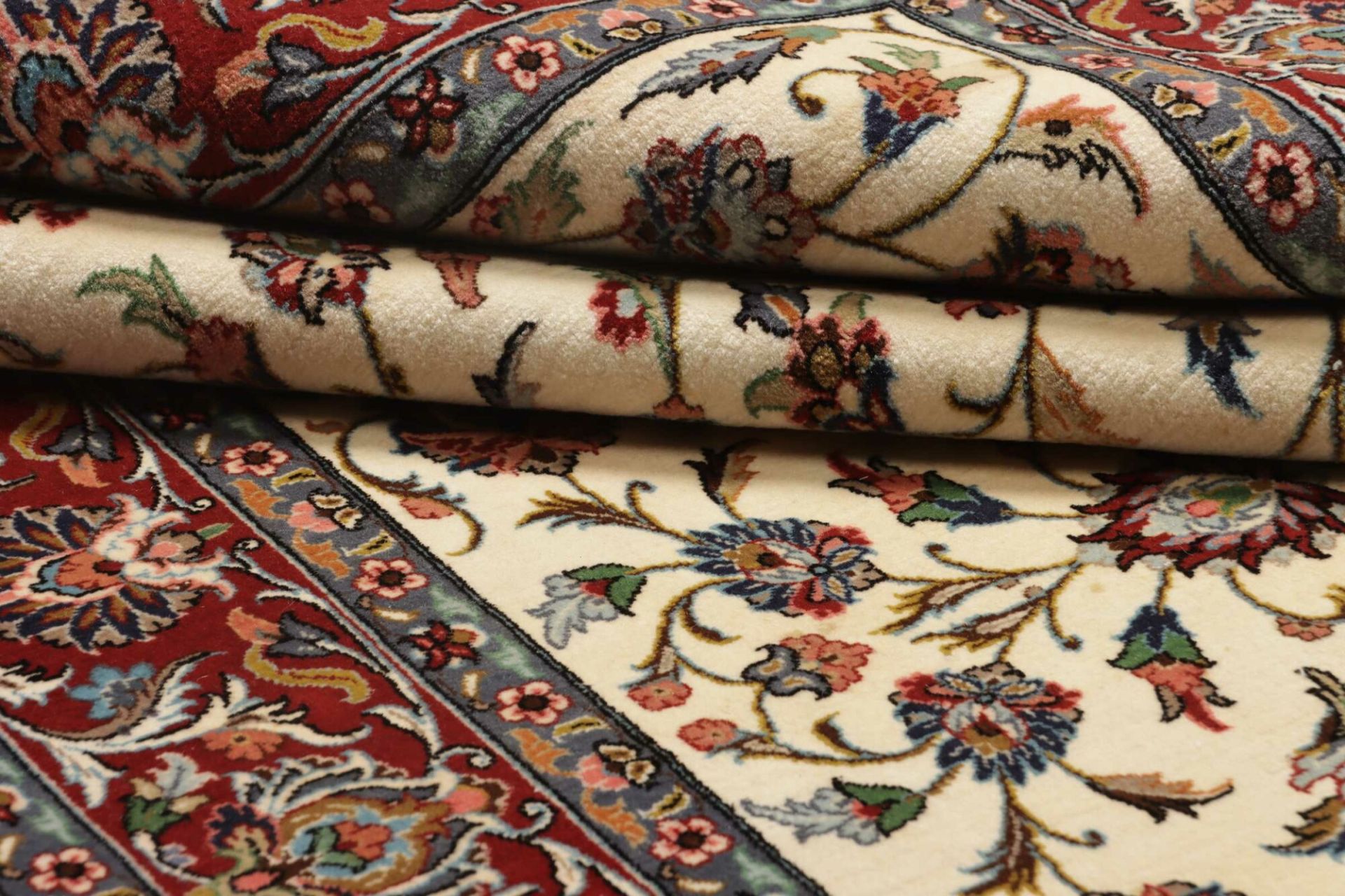 Isfahan Perserteppich aus Iran, 134 × 212 cm