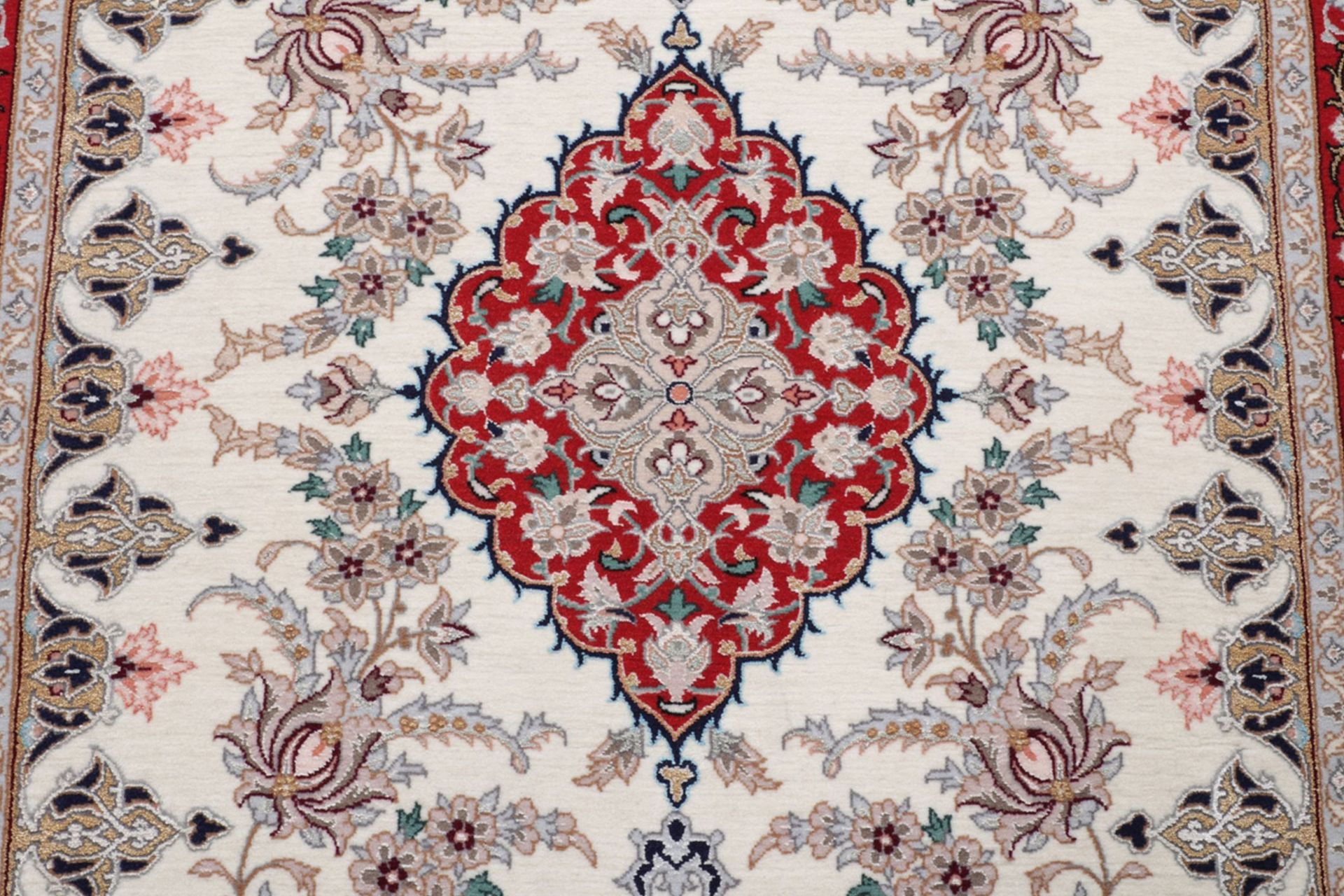 Handgeknüpfter Isfahan Perserteppich, 87 × 130 cm, Wolle & Seide