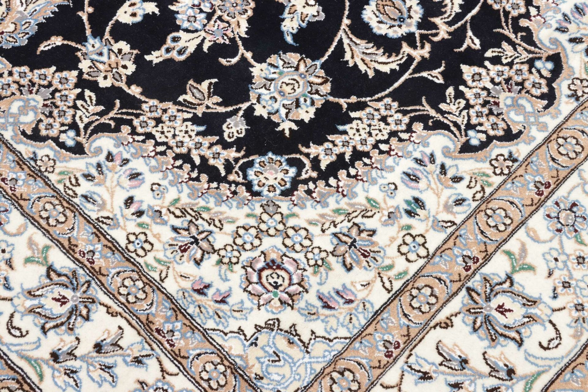 perserteppich-nain-161-x-260-cm-schurwolle-handgeknupft-exklusiv-5 Handgeknüpfter Nain Perserteppich, 161 × 260 cm, Wolle