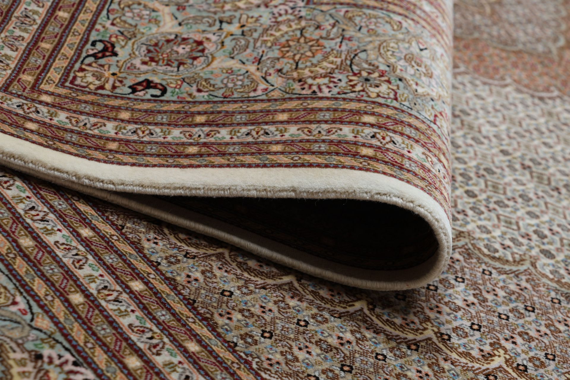 perserteppich-tabriz-255-x-310-cm-schurwolle-seide-handgeknupft-9 Handgeknüpfter Täbriz Perserteppich, 255 × 310 cm, Wolle & Seide