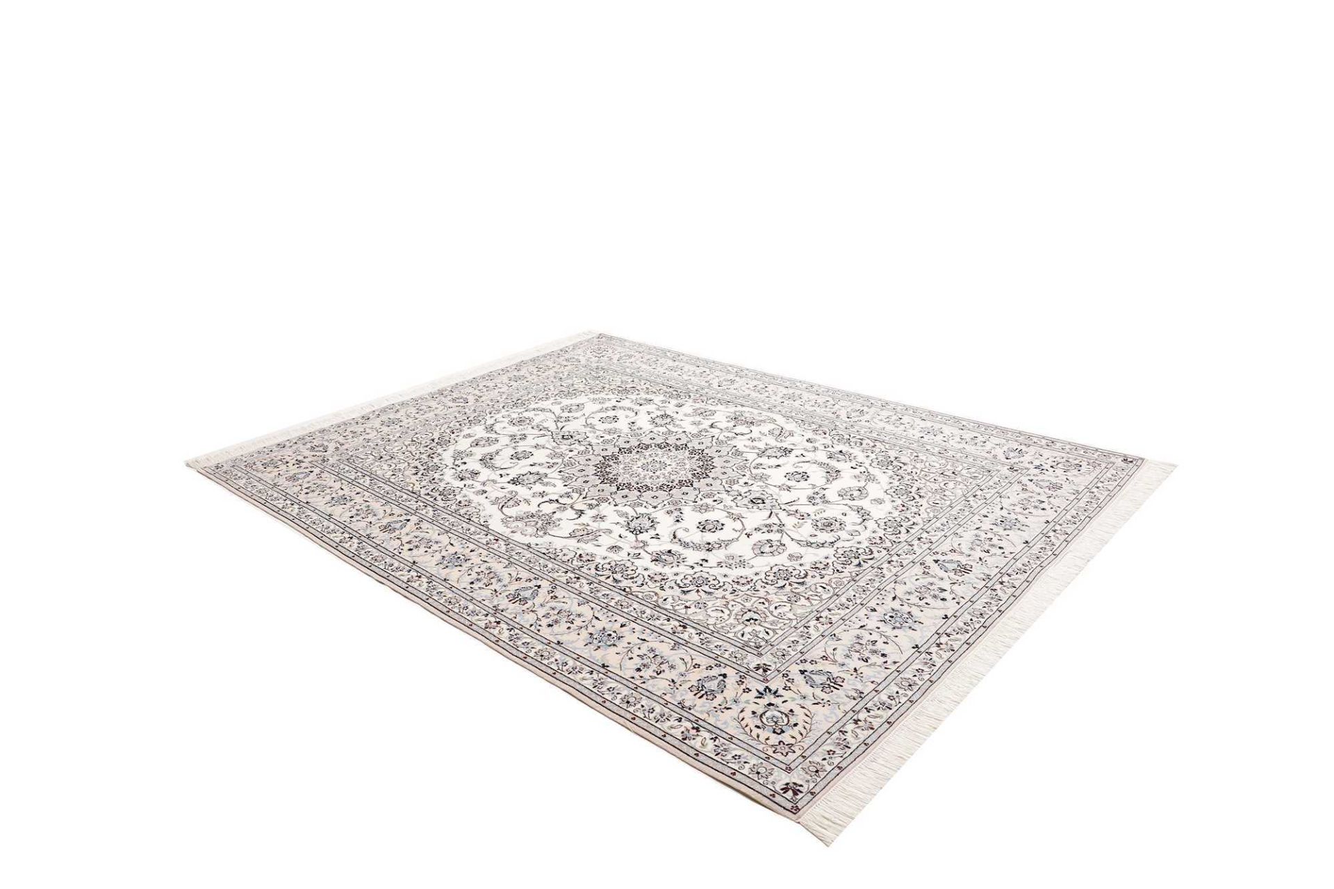 Nain Perserteppich aus Iran, 209 × 265 cm