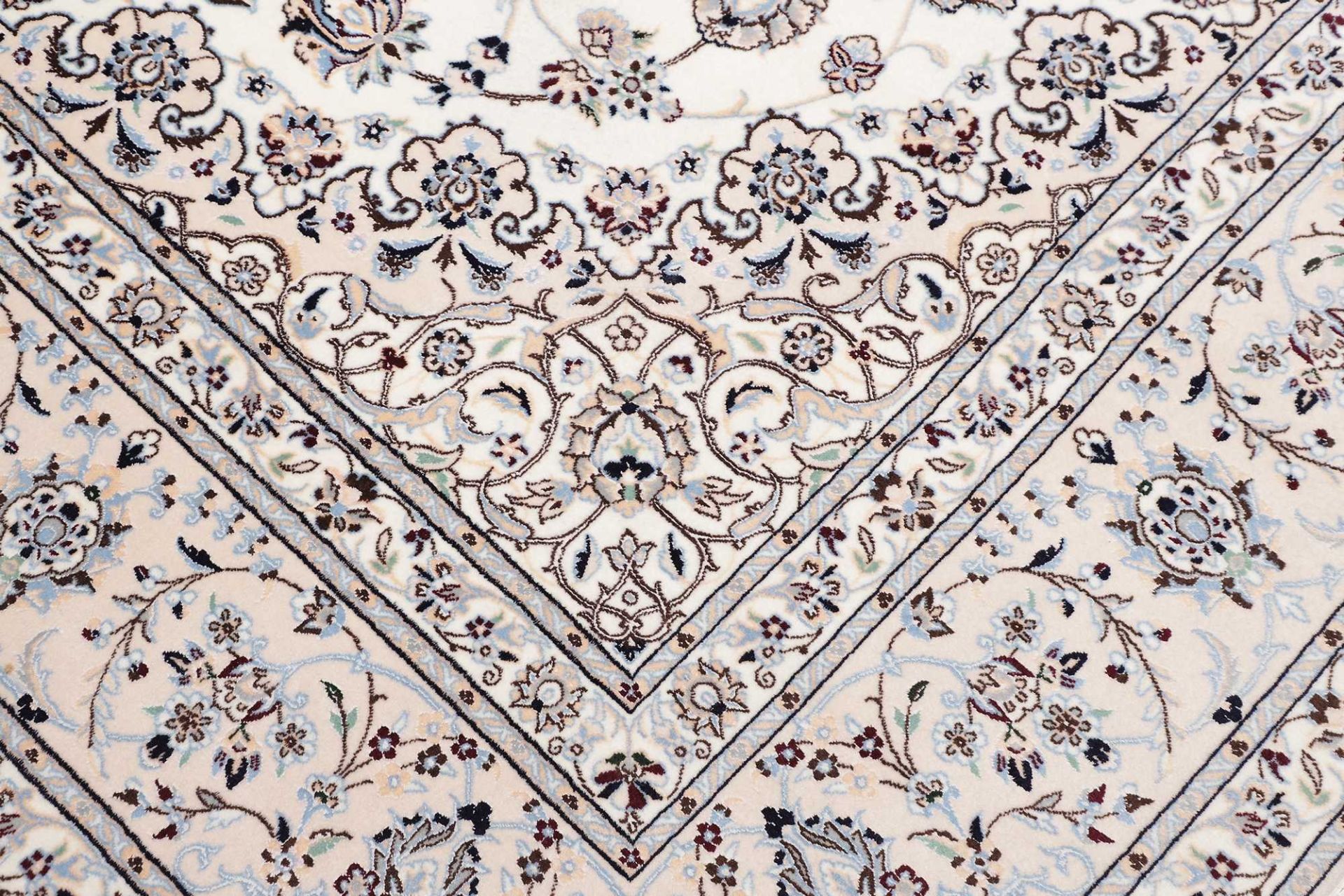 Nain Perserteppich aus Iran, 209 × 265 cm