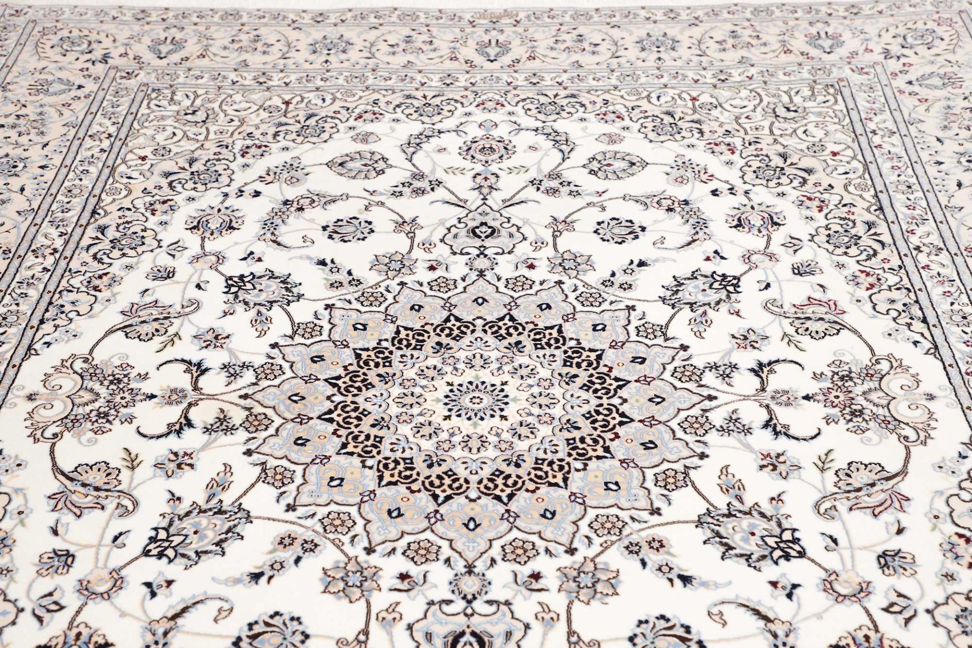 Nain Perserteppich aus Iran, 209 × 265 cm