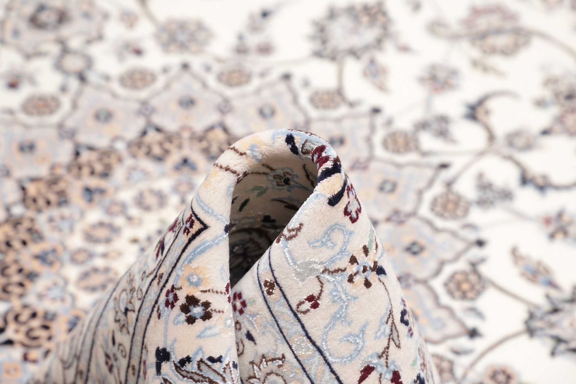 Nain Perserteppich aus Iran, 209 × 265 cm