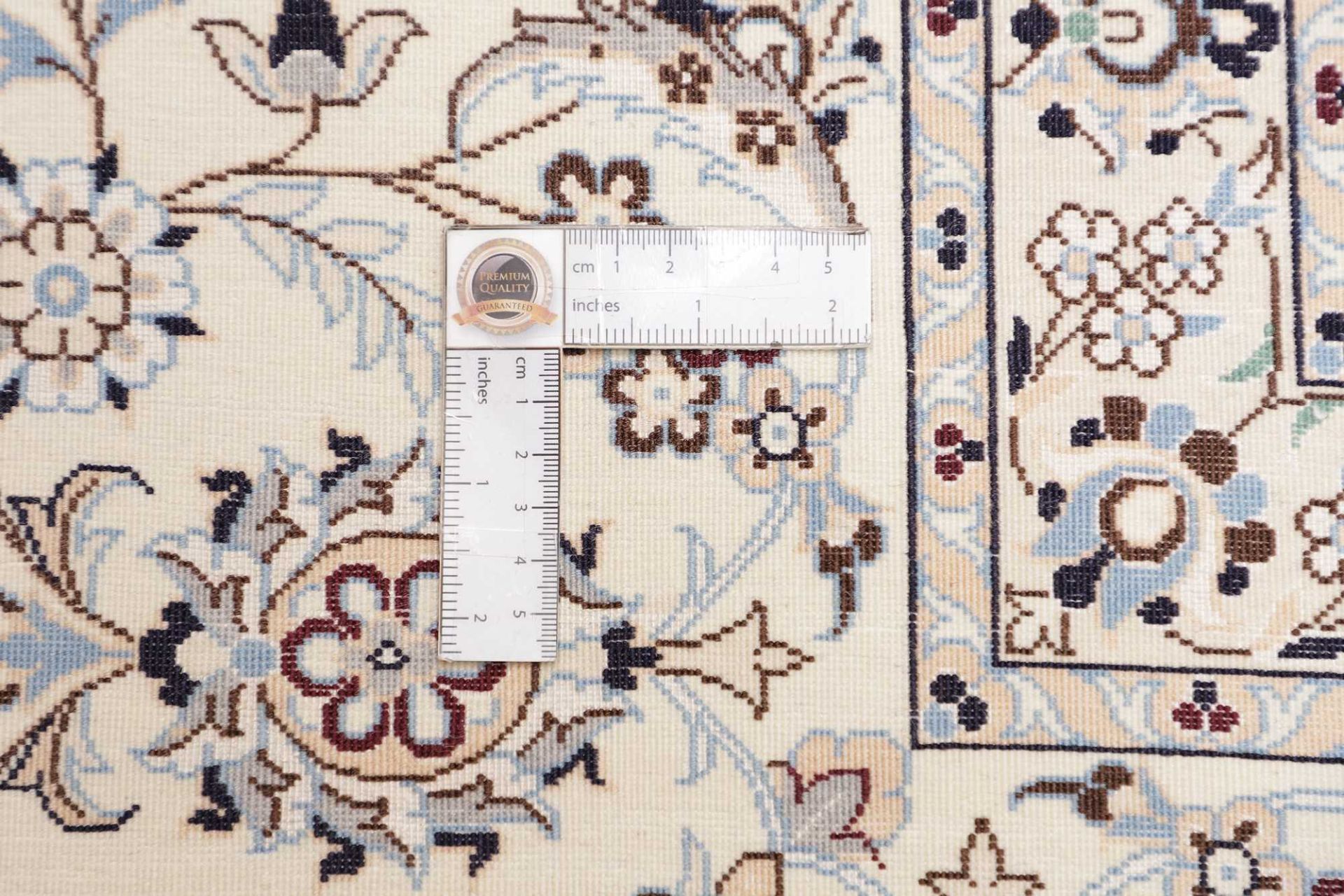 Nain Perserteppich aus Iran, 209 × 265 cm