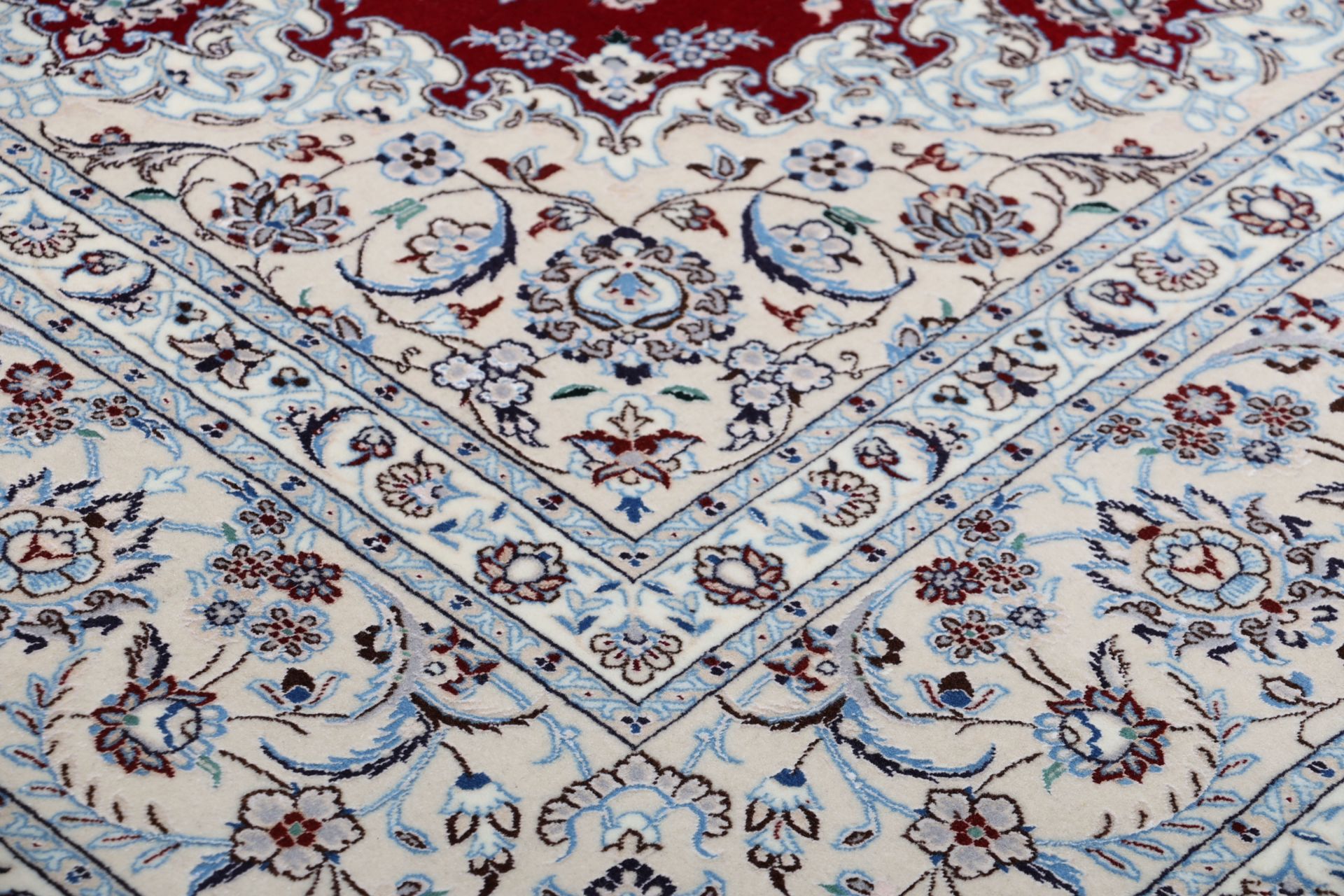 Nain Perserteppich 207 × 220 cm aus Wolle & Seide, handgeknüpft