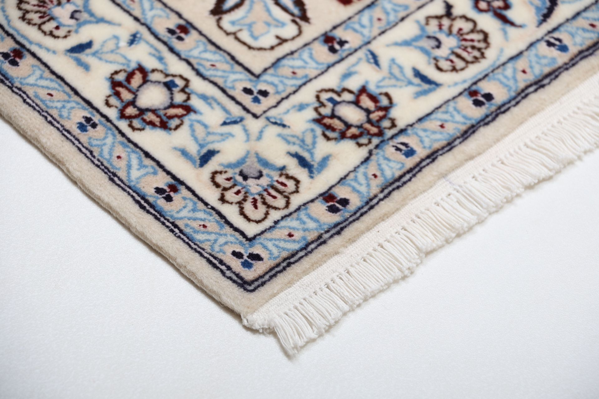 Nain Perserteppich 207 × 220 cm aus Wolle & Seide, handgeknüpft