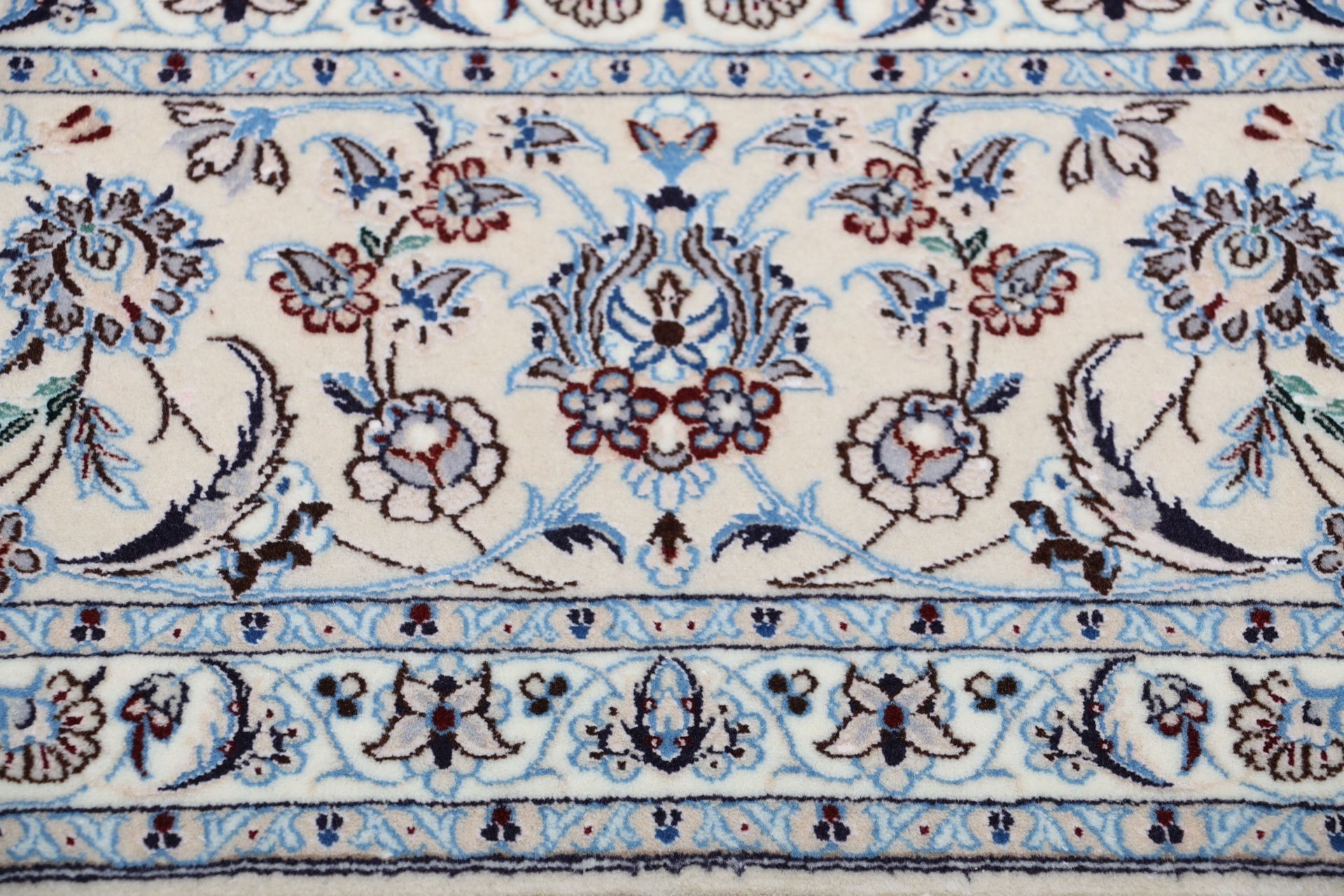 Nain Perserteppich 207 × 220 cm aus Wolle & Seide, handgeknüpft