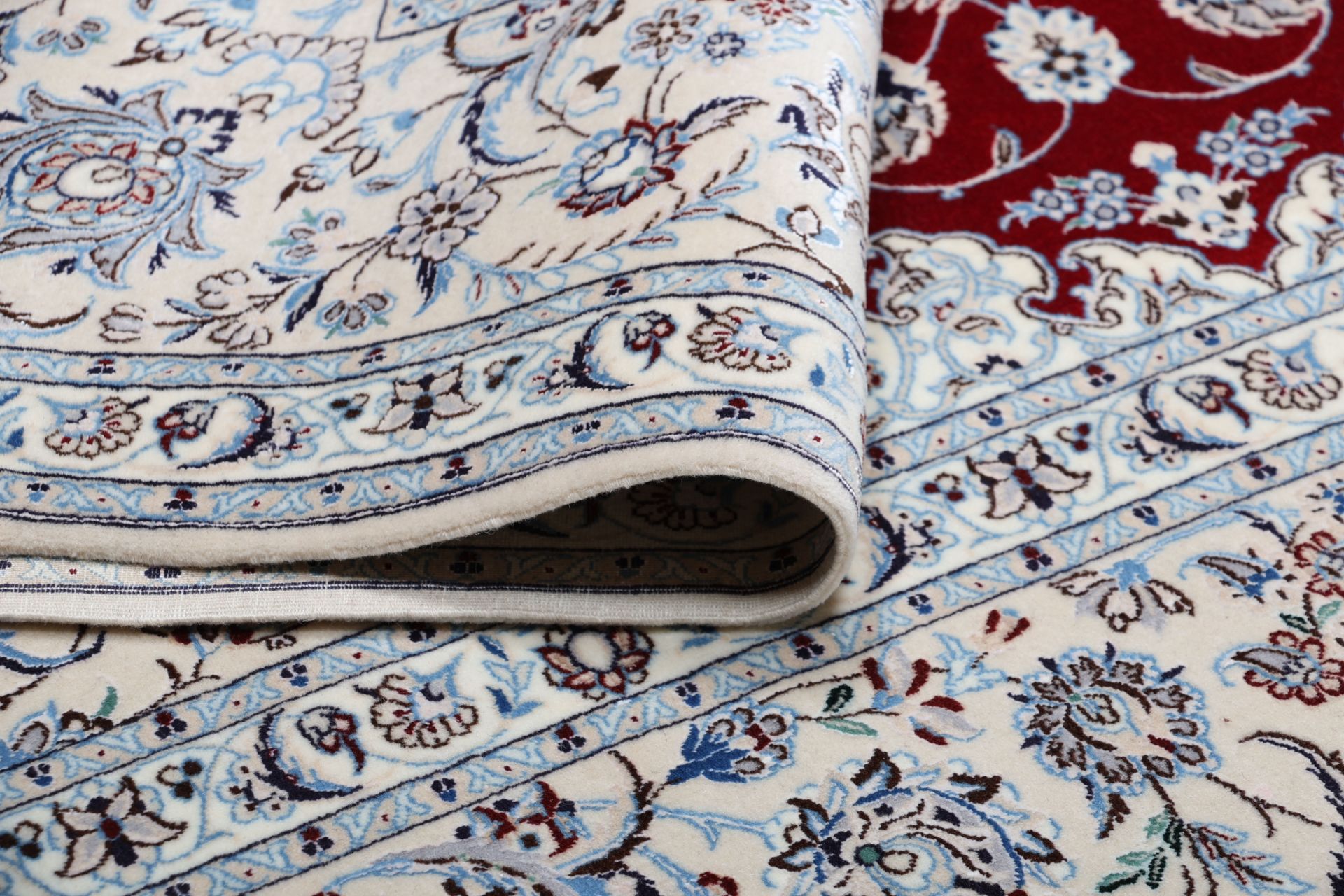 Nain Perserteppich 207 × 220 cm aus Wolle & Seide, handgeknüpft