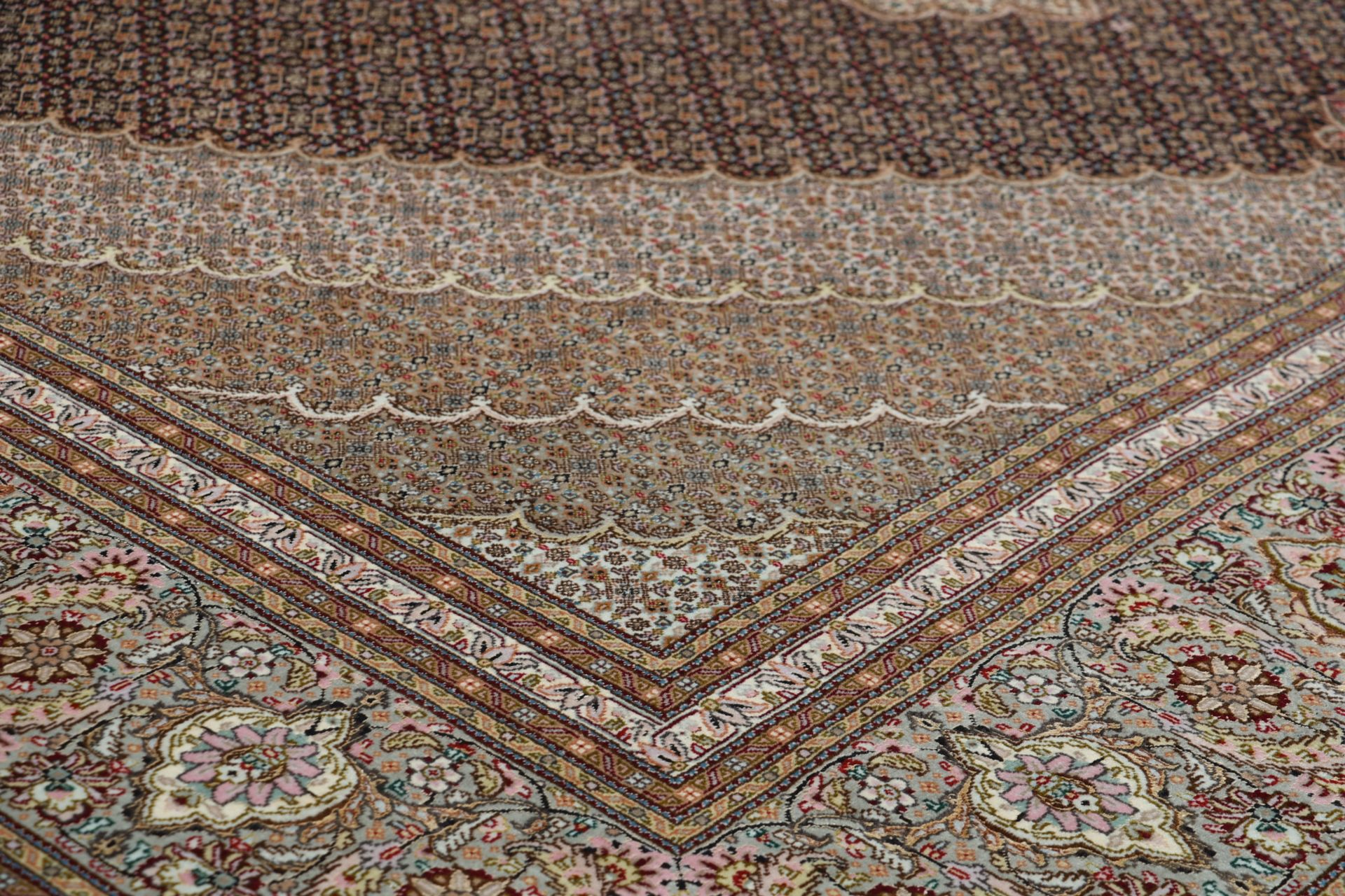 Täbriz Perserteppich aus Iran, 253 × 348 cm