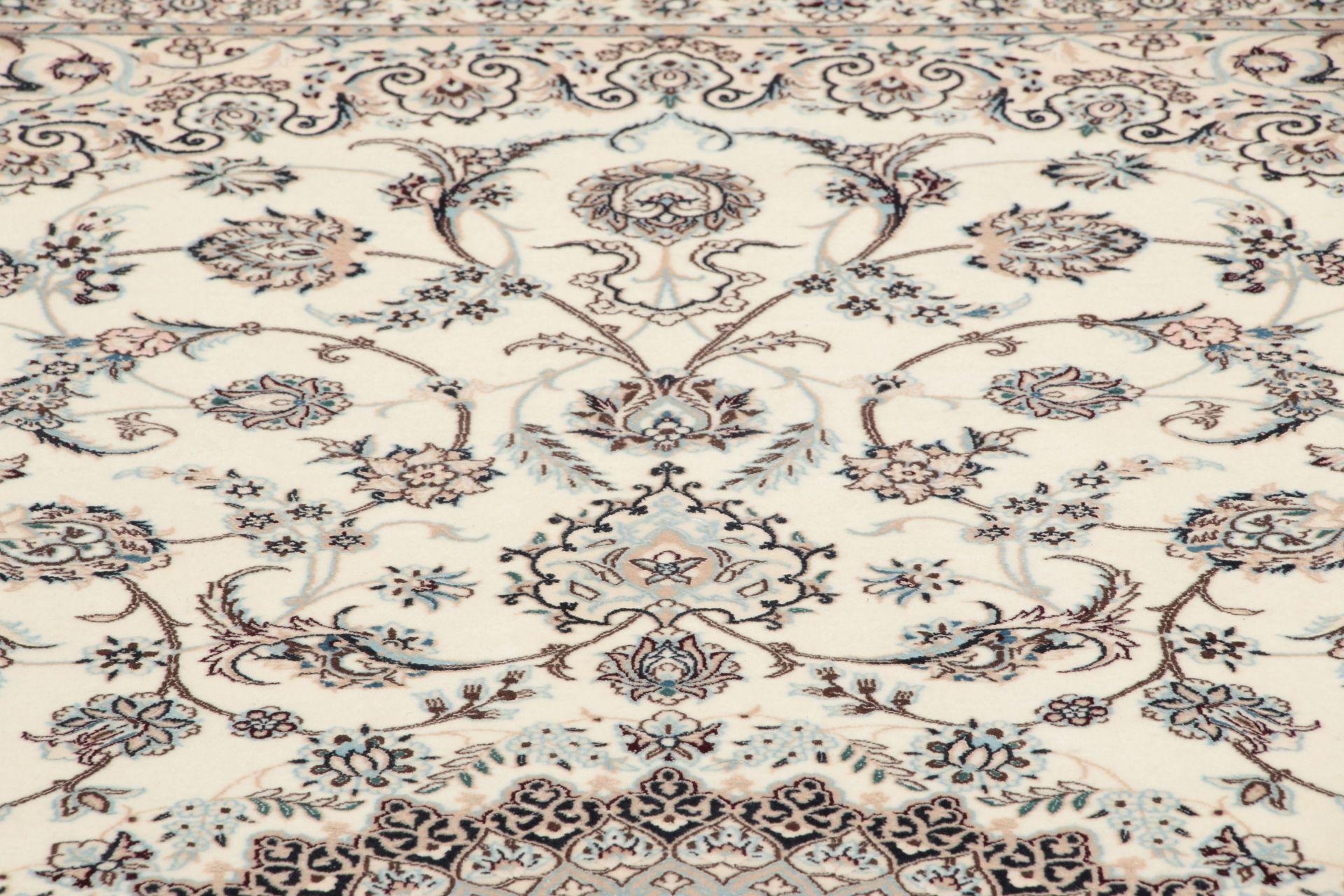 Nain Perserteppich aus Iran, 208 × 312 cm