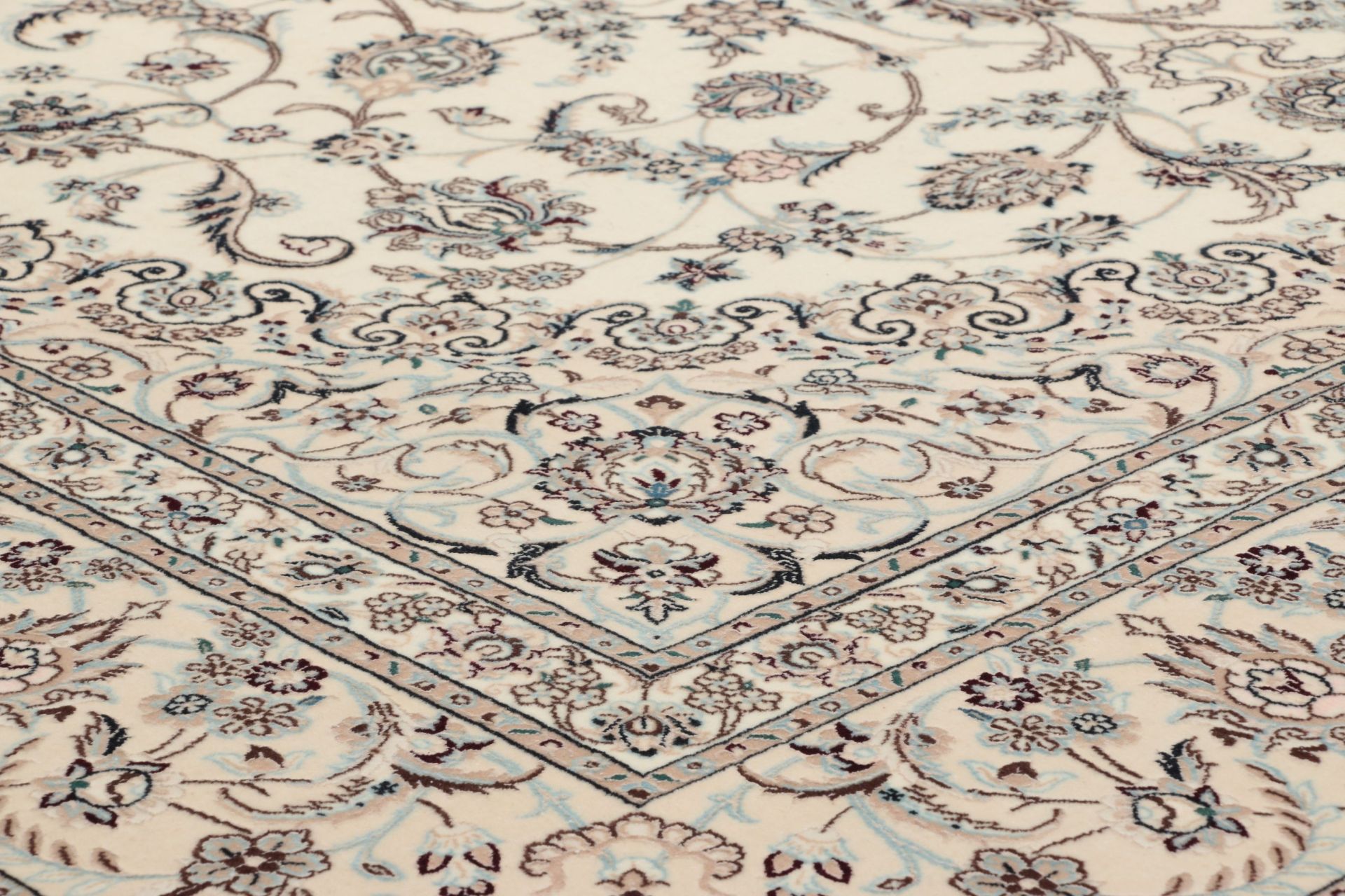 Nain Perserteppich aus Iran, 208 × 312 cm