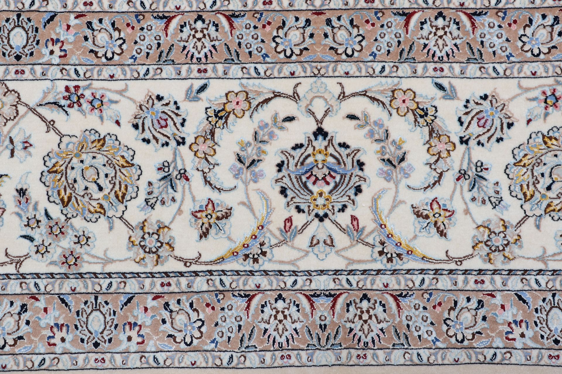 Nain Perserteppich 247 × 341 cm aus Wolle & Seide, handgeknüpft