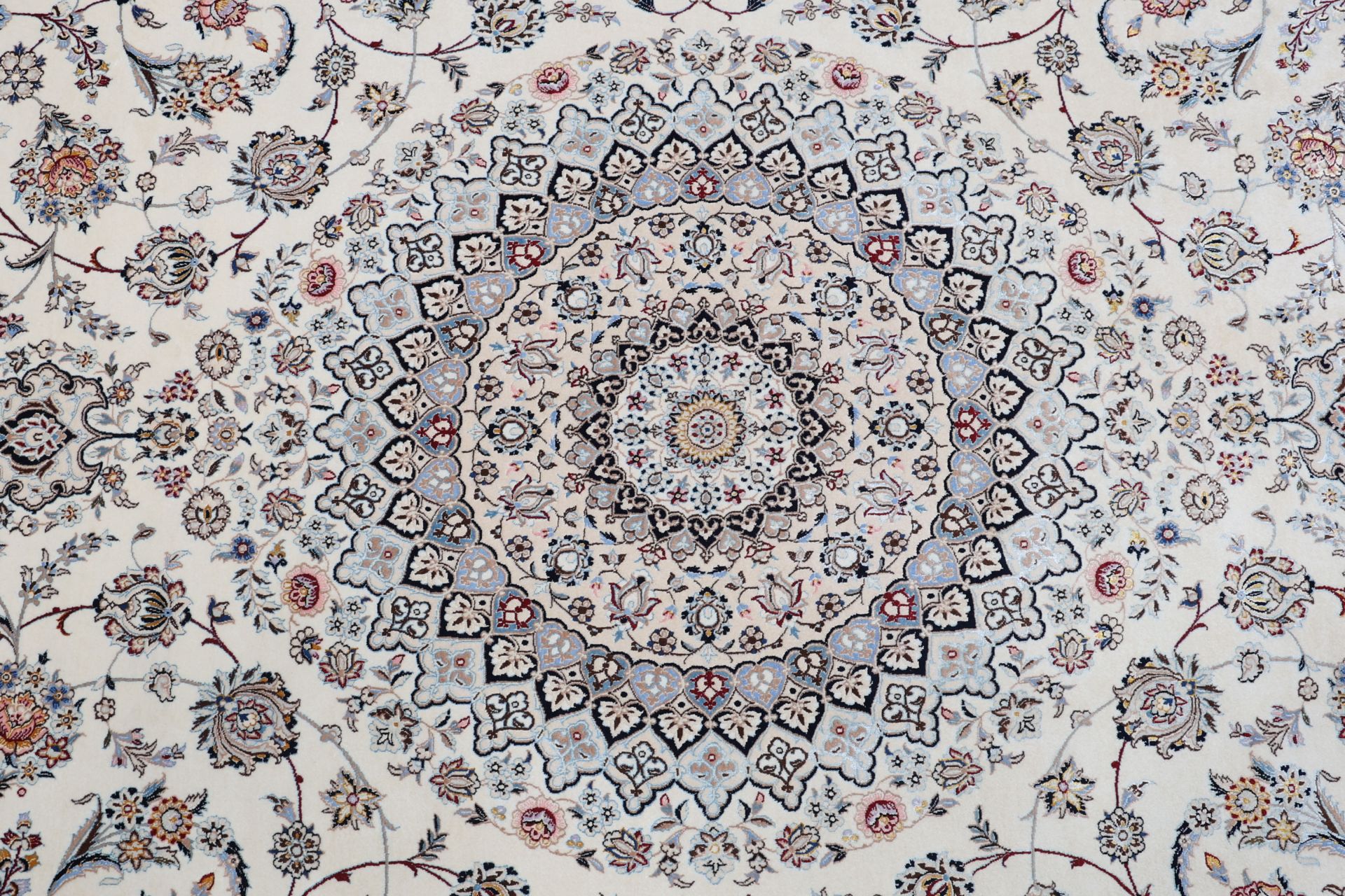 Nain Perserteppich 247 × 341 cm aus Wolle & Seide, handgeknüpft