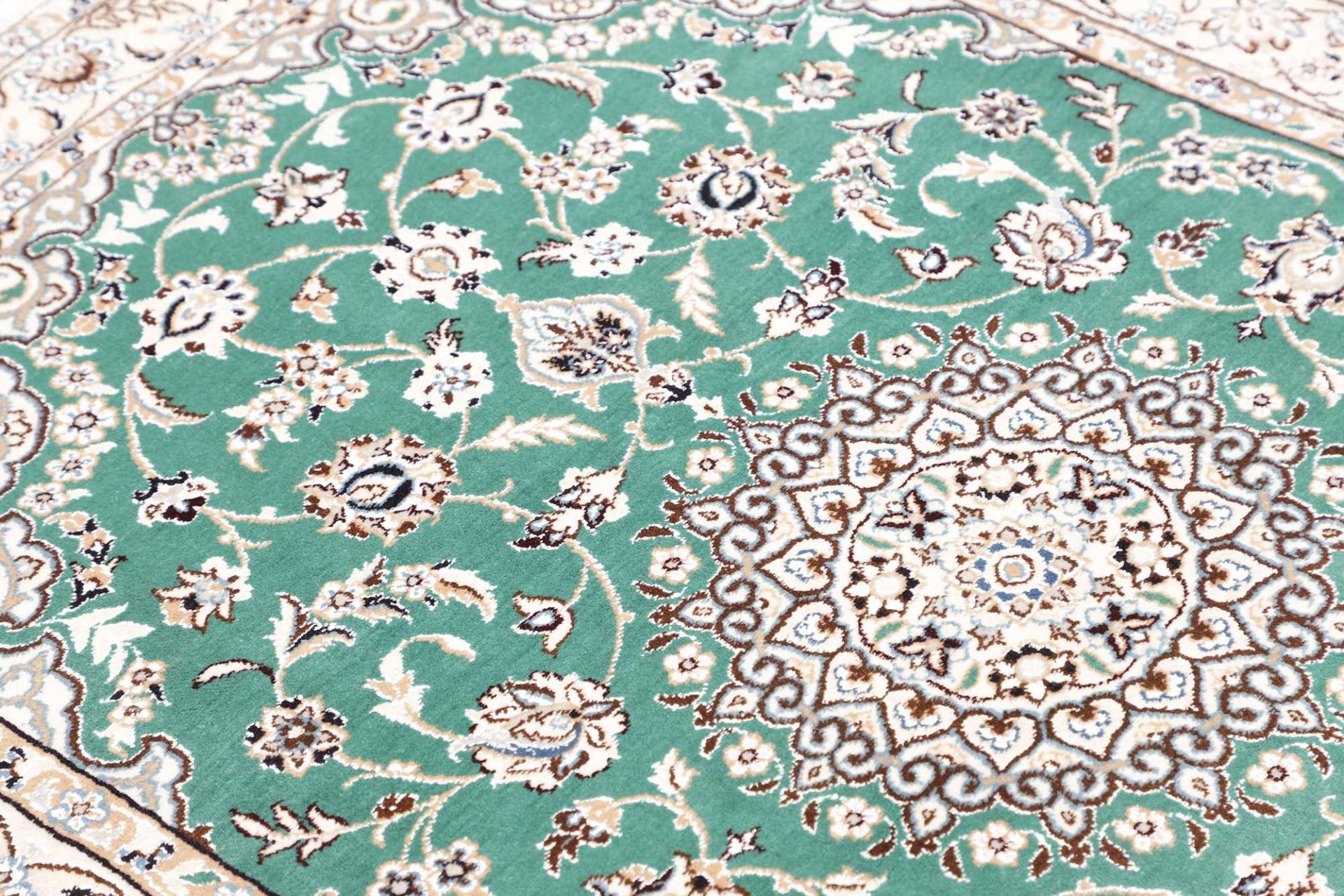 Nain Perserteppich 104 × 149 cm aus Wolle, handgeknüpft