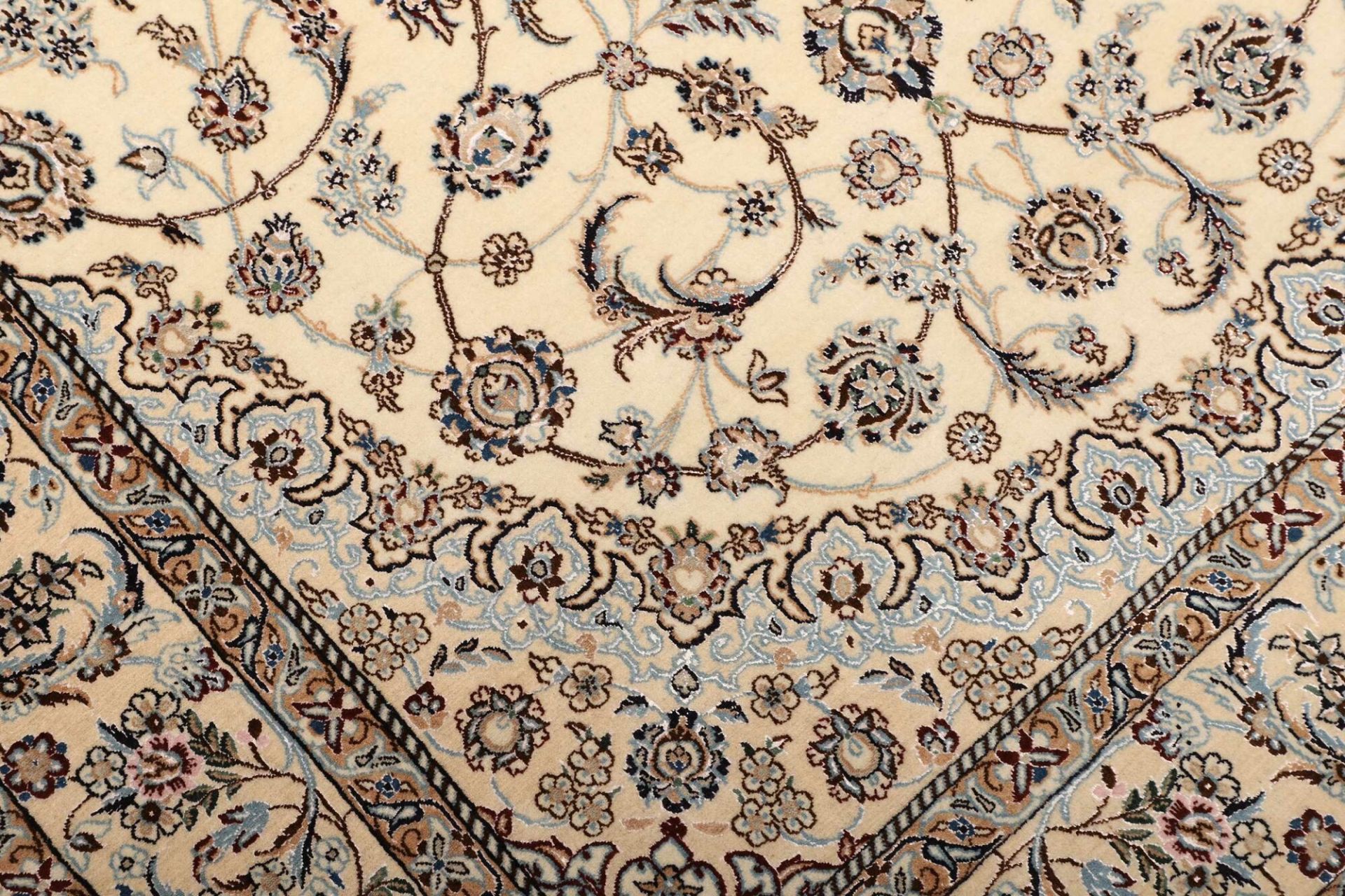 Handgeknüpfter Nain Perserteppich 131 × 201 cm