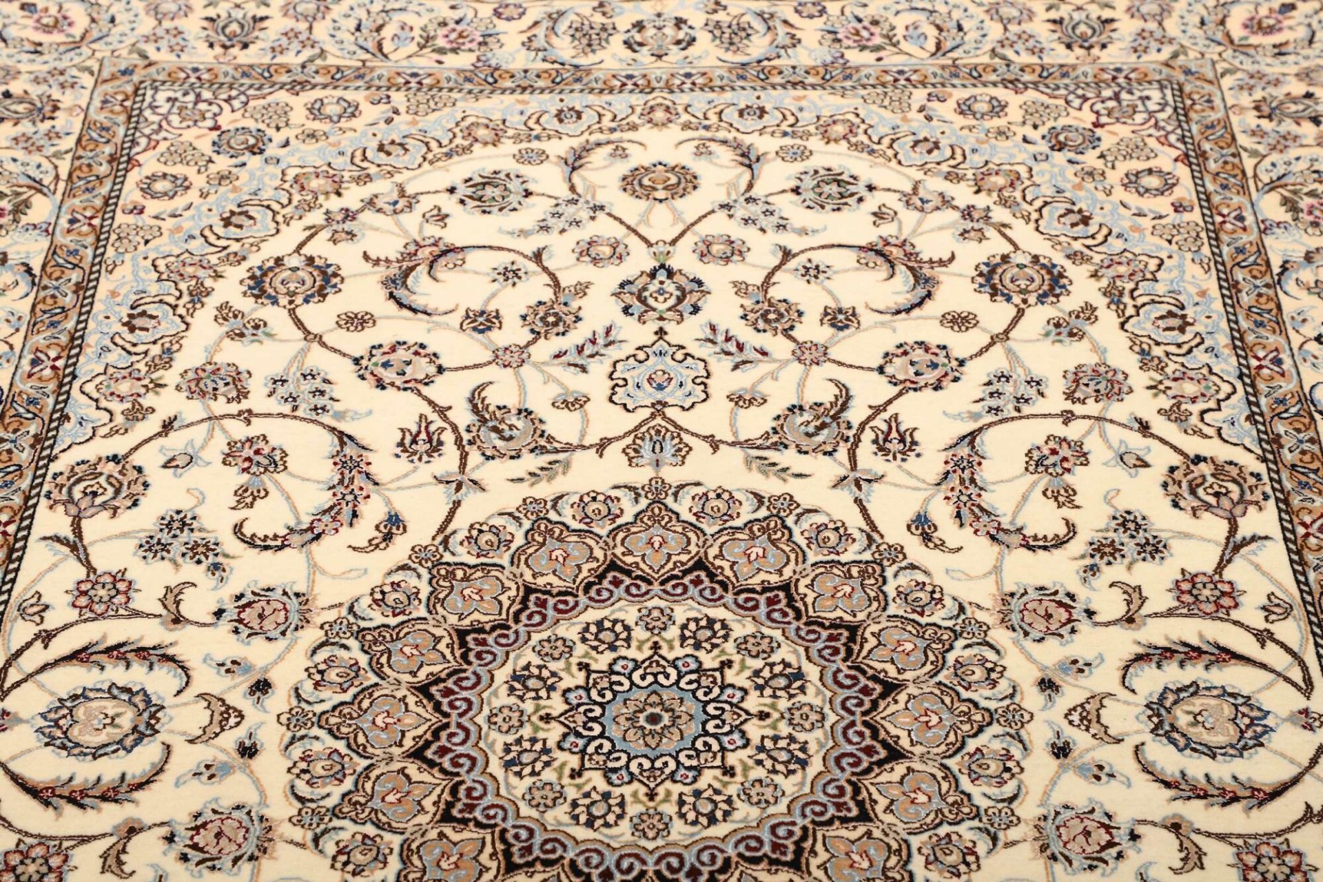 Handgeknüpfter Nain Perserteppich 131 × 201 cm
