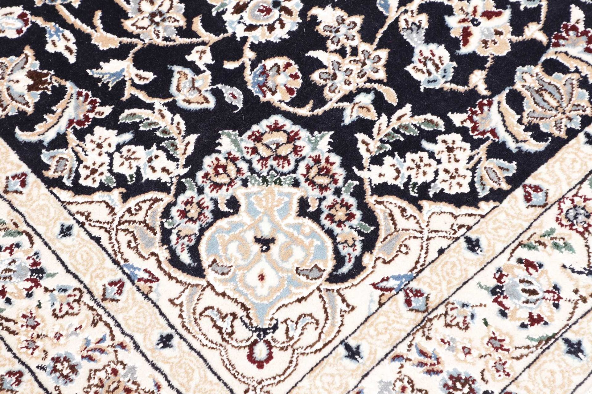 Nain Perserteppich aus Iran, 105 × 146 cm